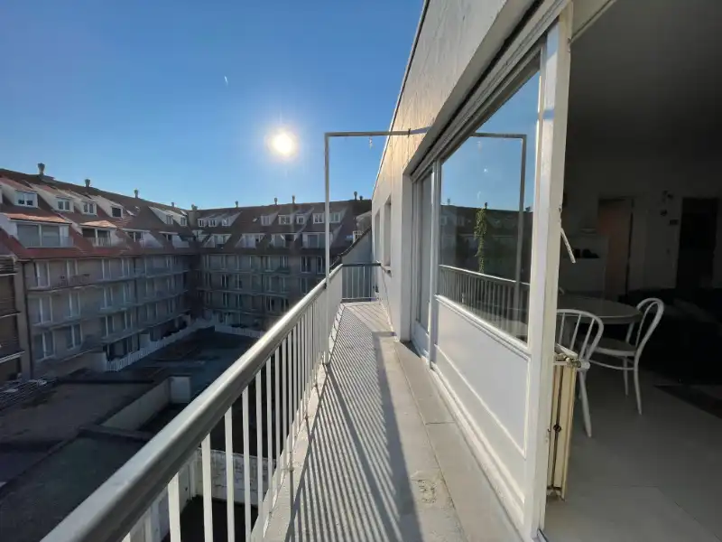 Zonnige studio centraal gelegen te Knokke (tussen Dumortierlaan en Zoutelaan) foto 2