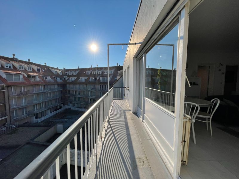 Zonnige studio centraal gelegen te Knokke (tussen Dumortierlaan en Zoutelaan) foto 2