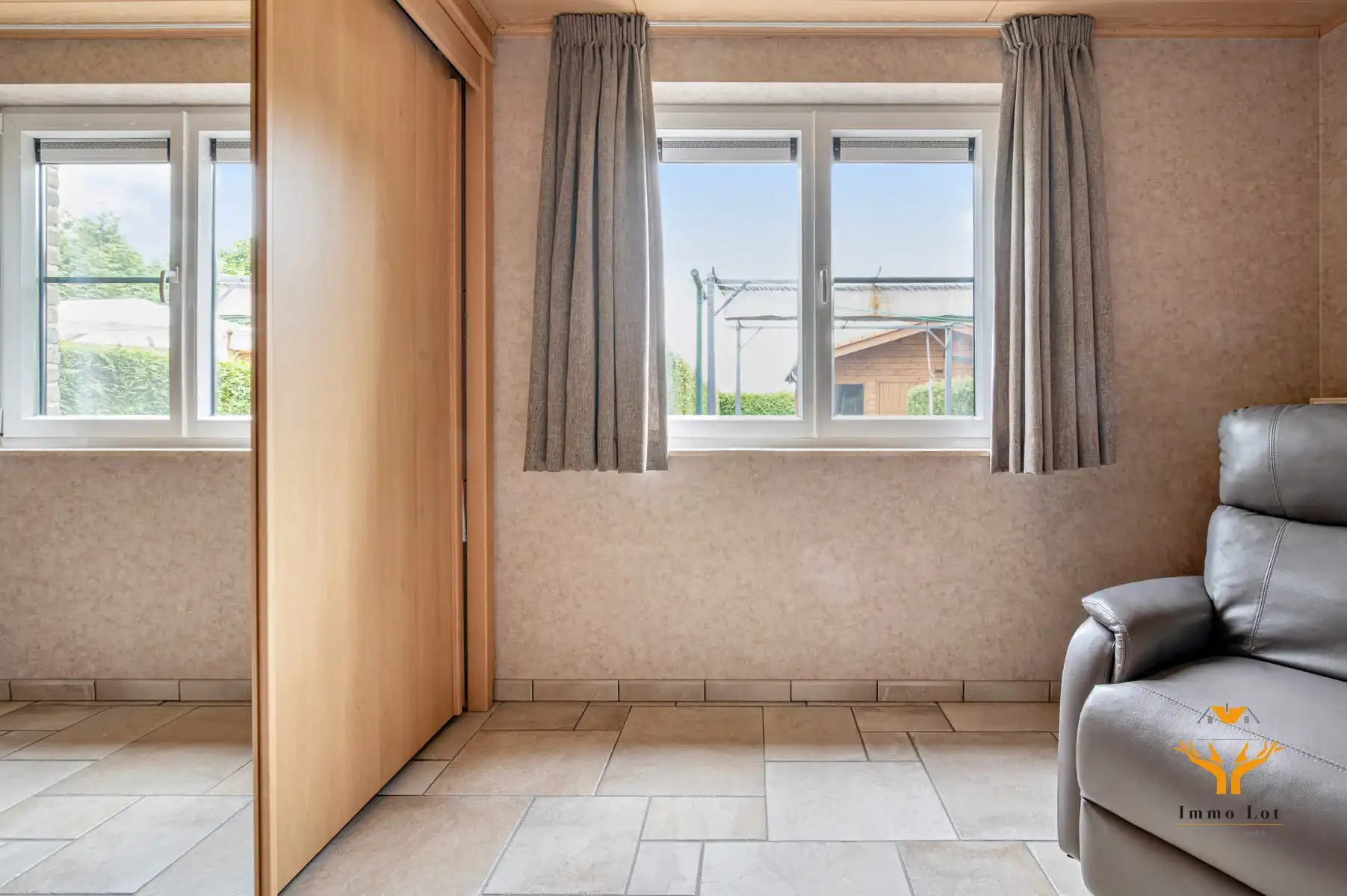 Instapklaar gelijkvloers appartement met tuin en garage foto 14