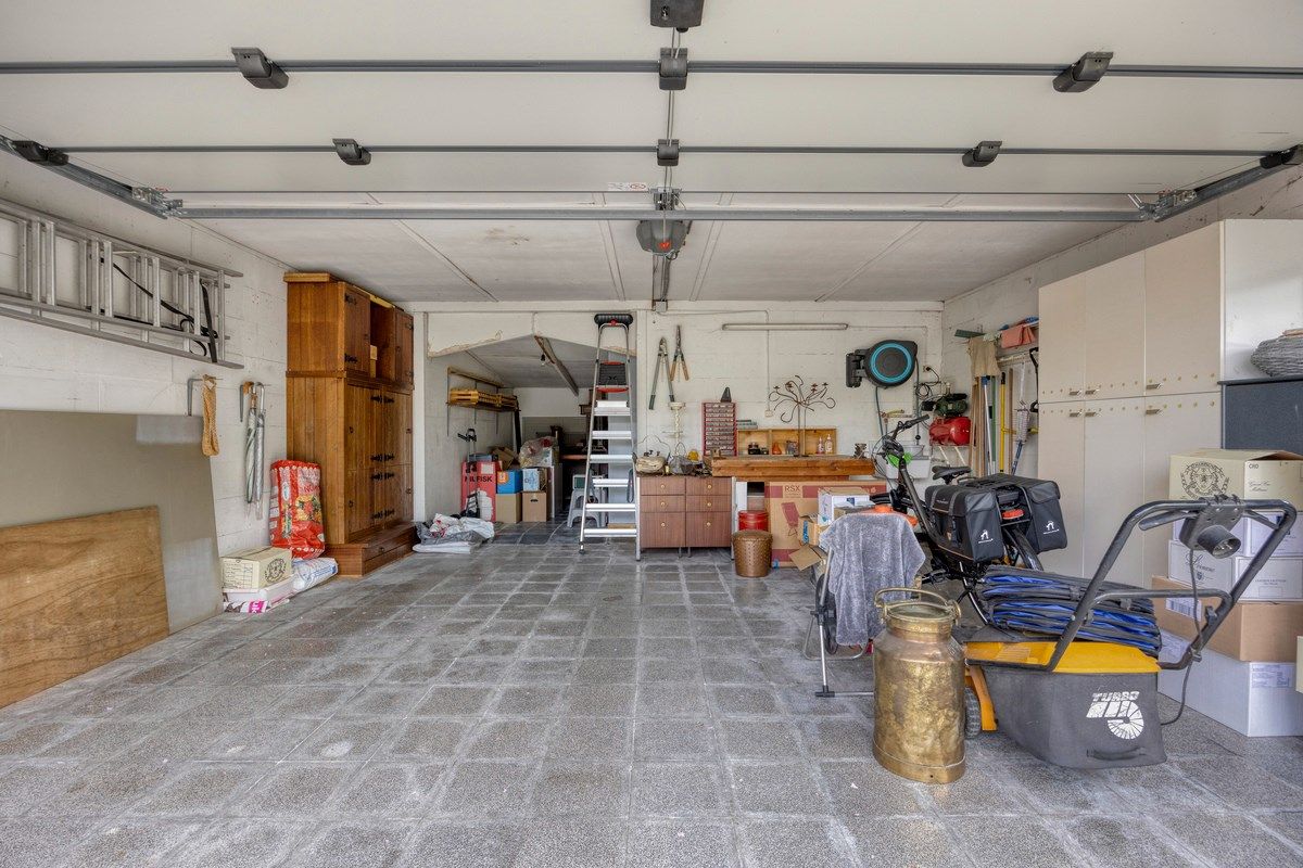 Halfopen woning met 3 slaapkamers en dubbele garage foto 18