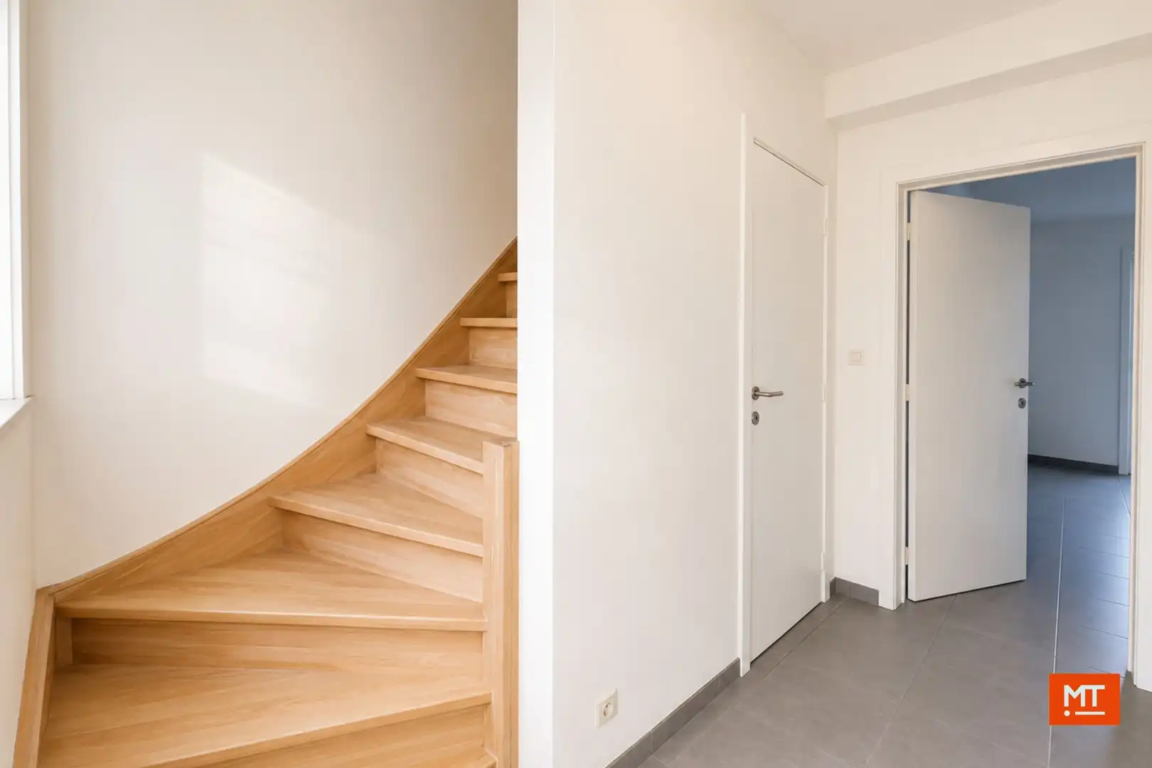 Woning te huur met 3 slaapkamers, tuin en garage te Heule foto 2