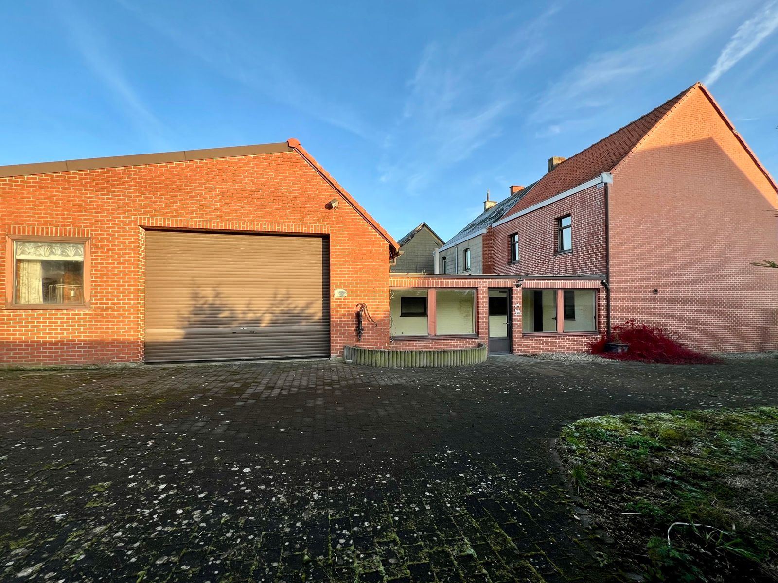 Bouwgrond + KMO terrein + woning met loods te Aaigem foto 2