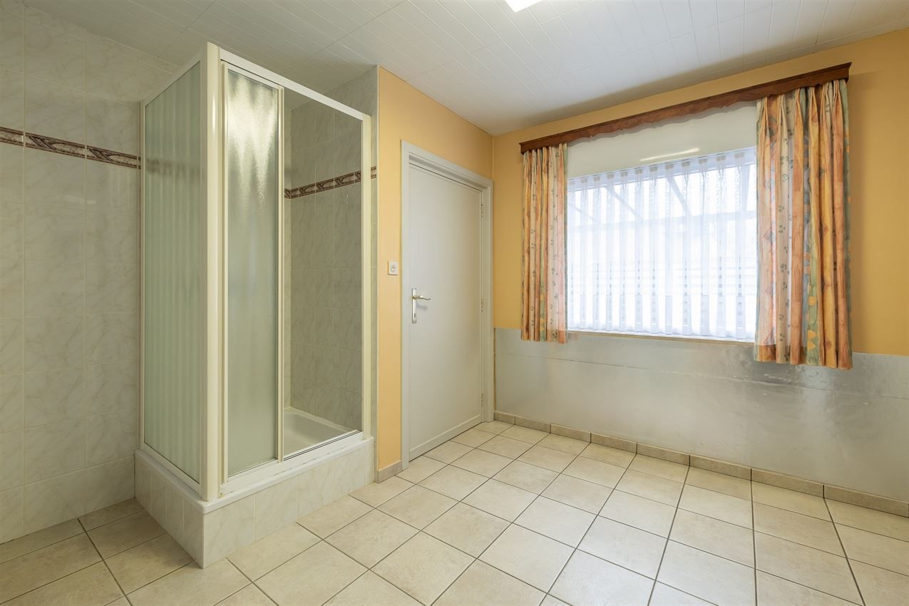 Temidden van agrarisch gebied, grenzend aan bos foto 18