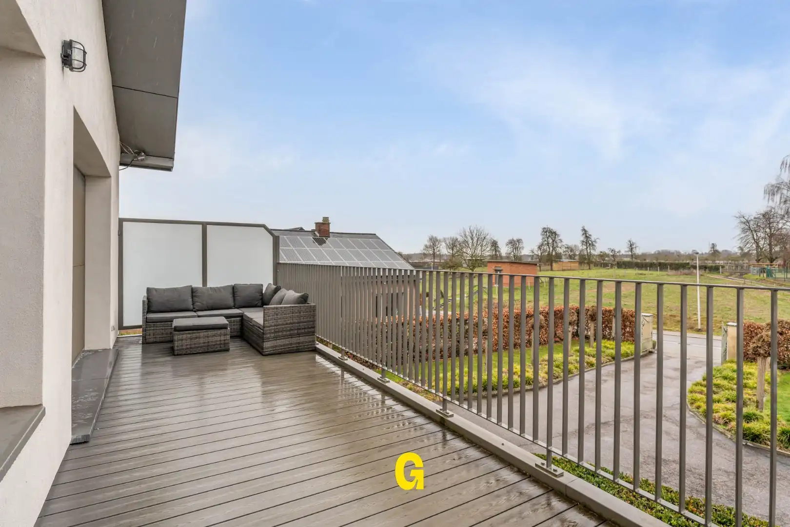 Netjes gerenoveerd twee slaapkamer appartement met terras en 2 standplaatsen in een kleinschalige residentie te Rijkhoven foto 9