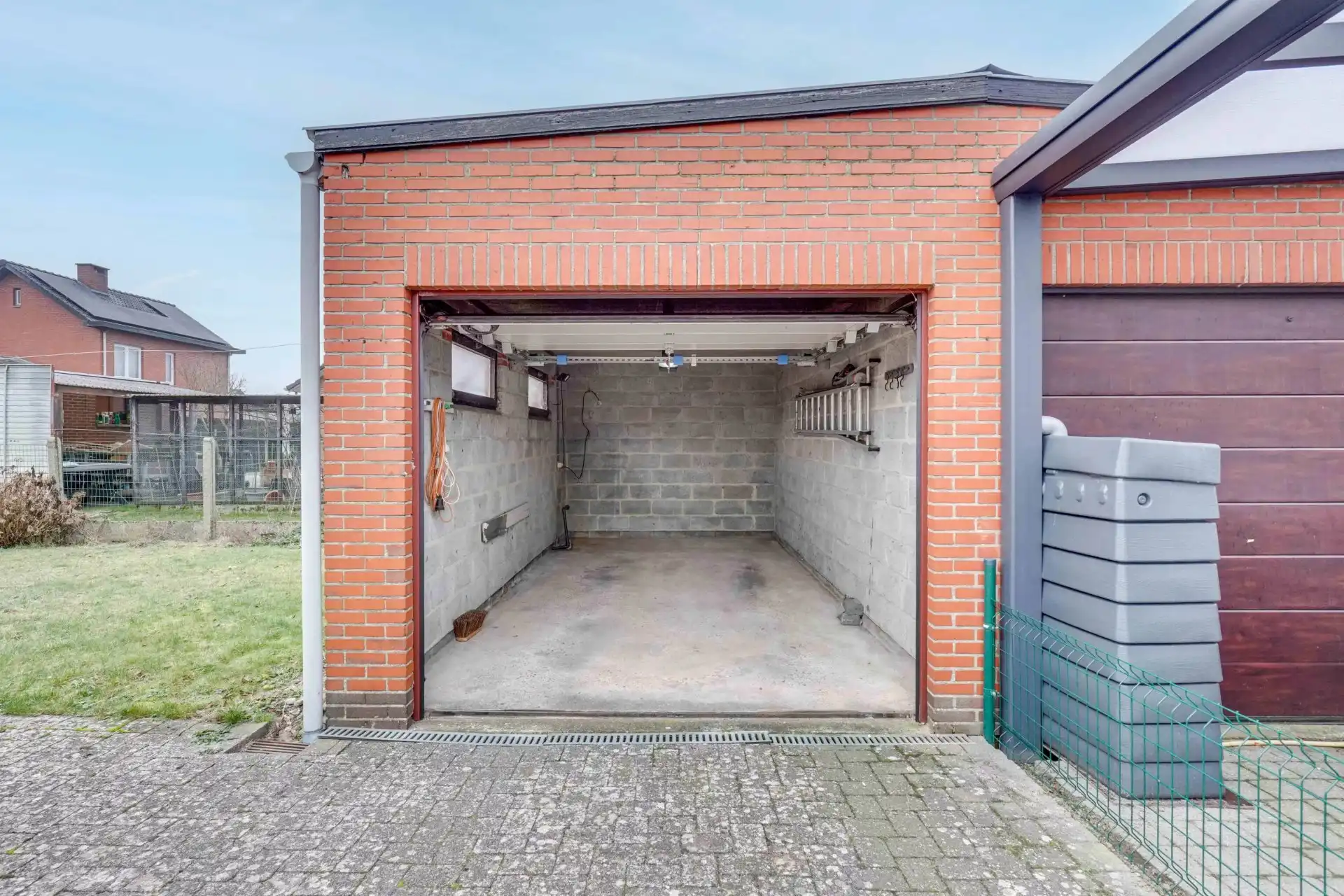 Charmante woning met drie slaapkamers, tuin en garage foto 13