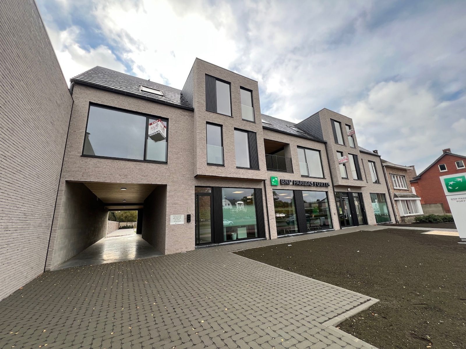 6% BTW - Duplex met 2 slpk, terras en bovengrondse parking foto 18