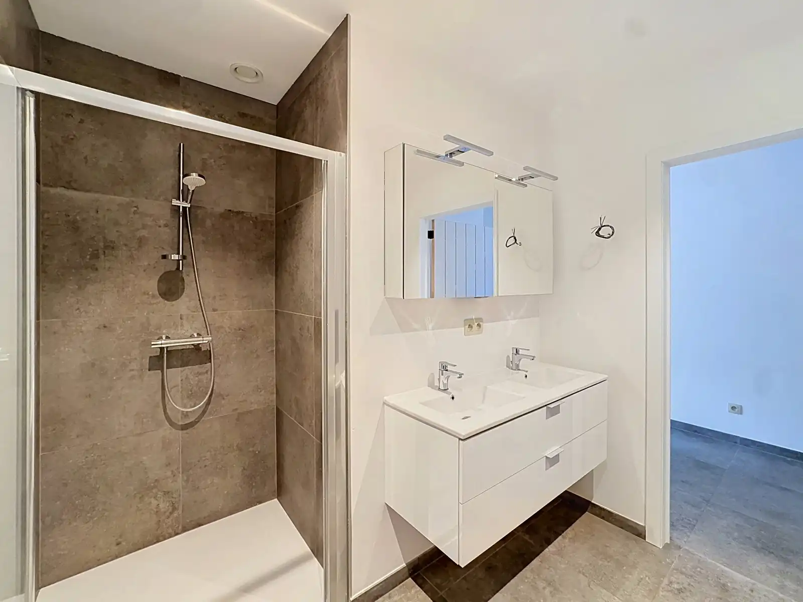 TE HUUR recente halfopen bebouwing met 3 slaapkamers Jabbeke foto 7