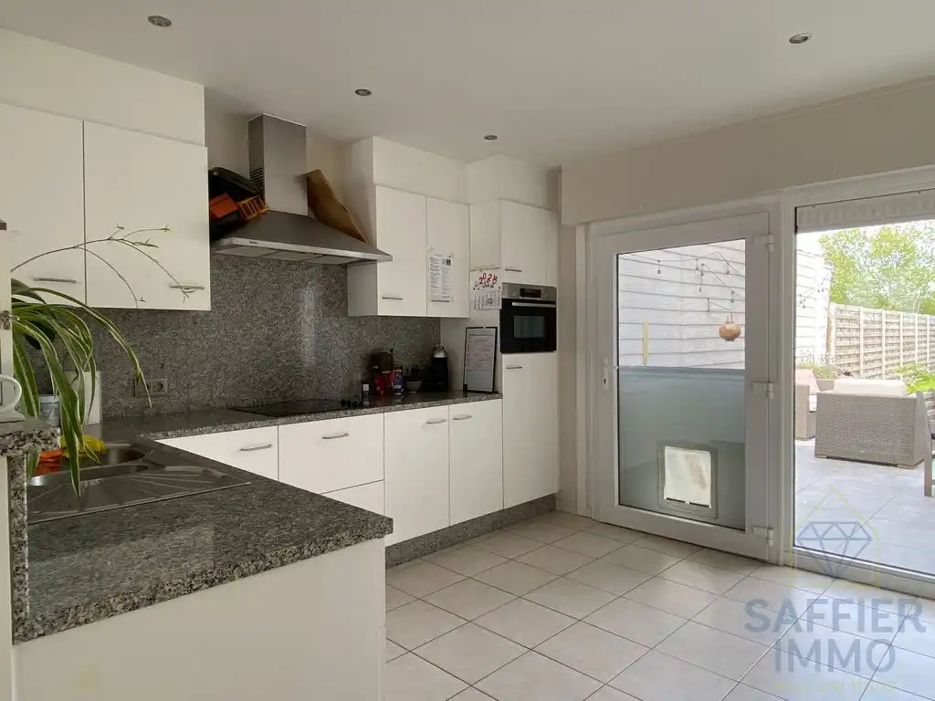 Huis met twee slaapkamers, verschillende staanplaatsen en tuin te huur in Ingelmunster foto 5