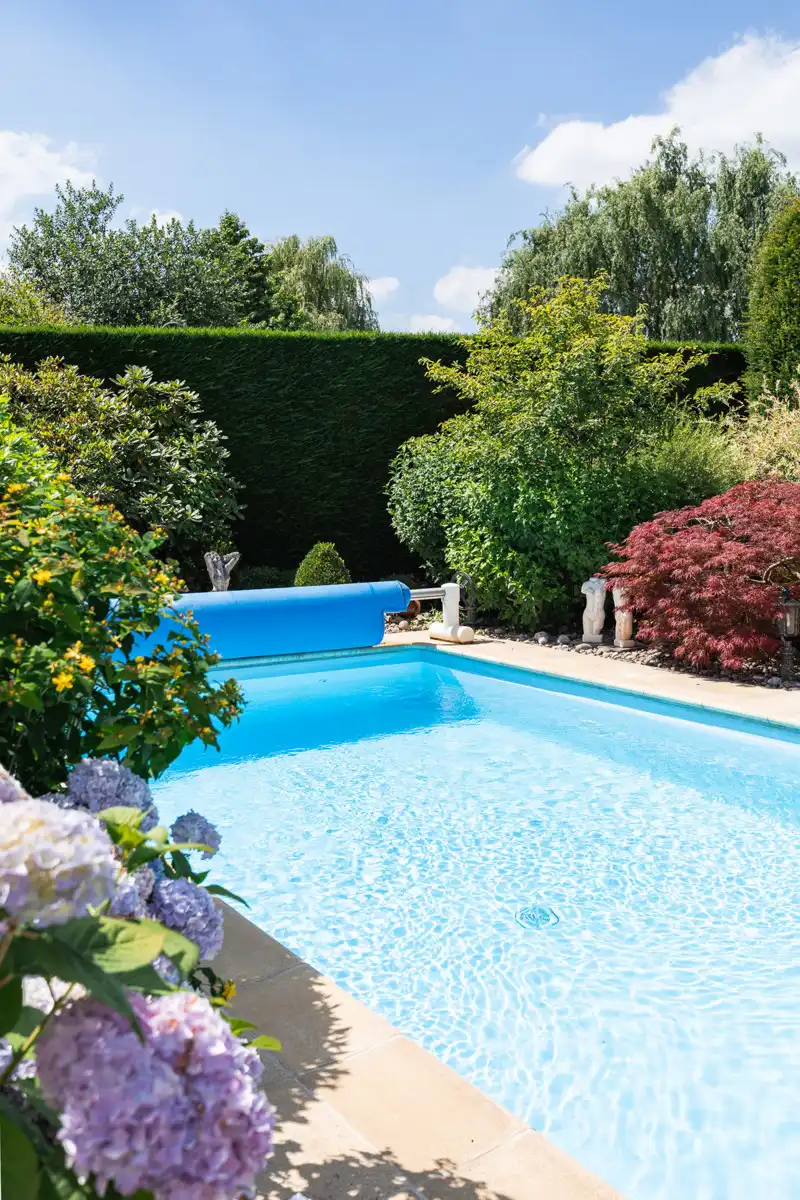 Rustig gelegen, charmante villa met riante tuin en zwembad foto 6