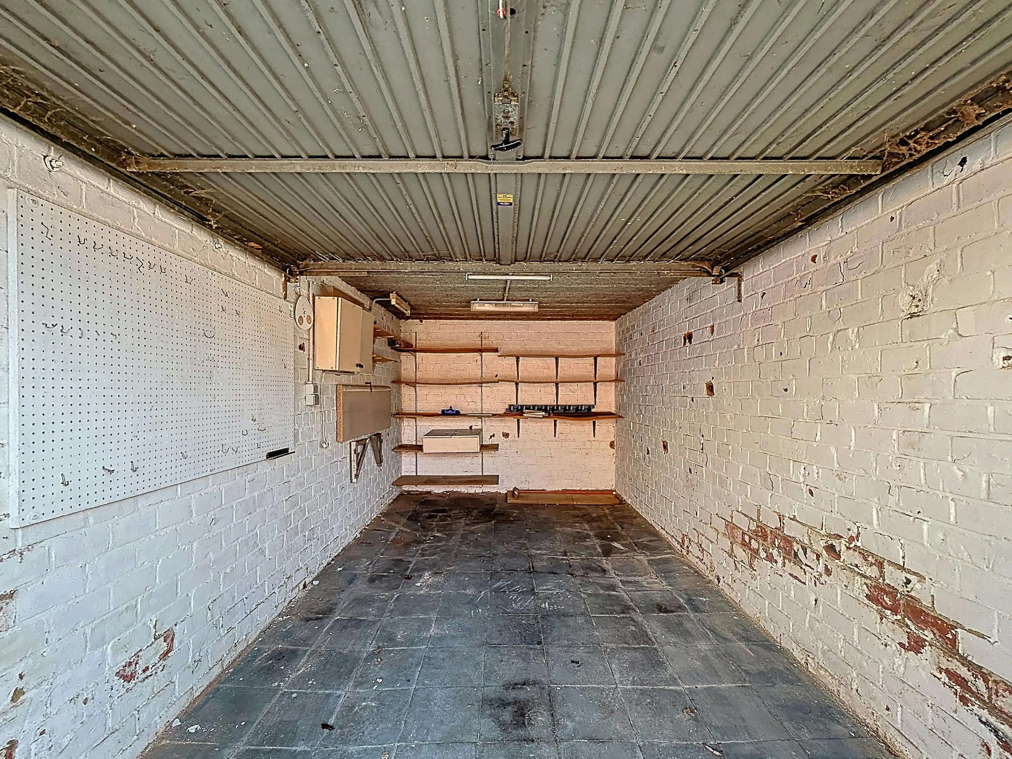 Garagebox te koop in Merksem op toplocatie foto 3