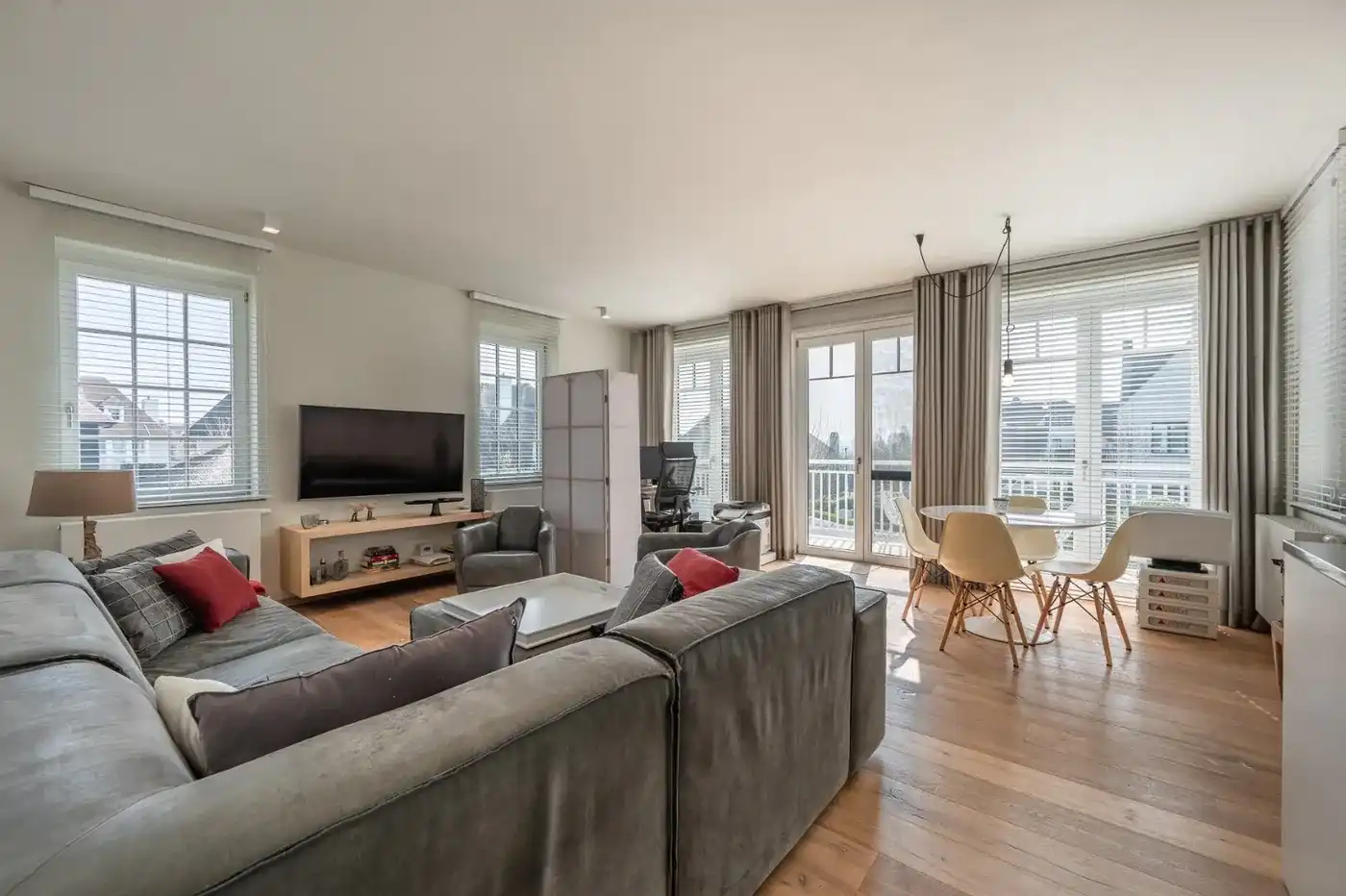 Mooi ongemeubeld appartement in Duinenwater met zijdelings meerzicht foto 5