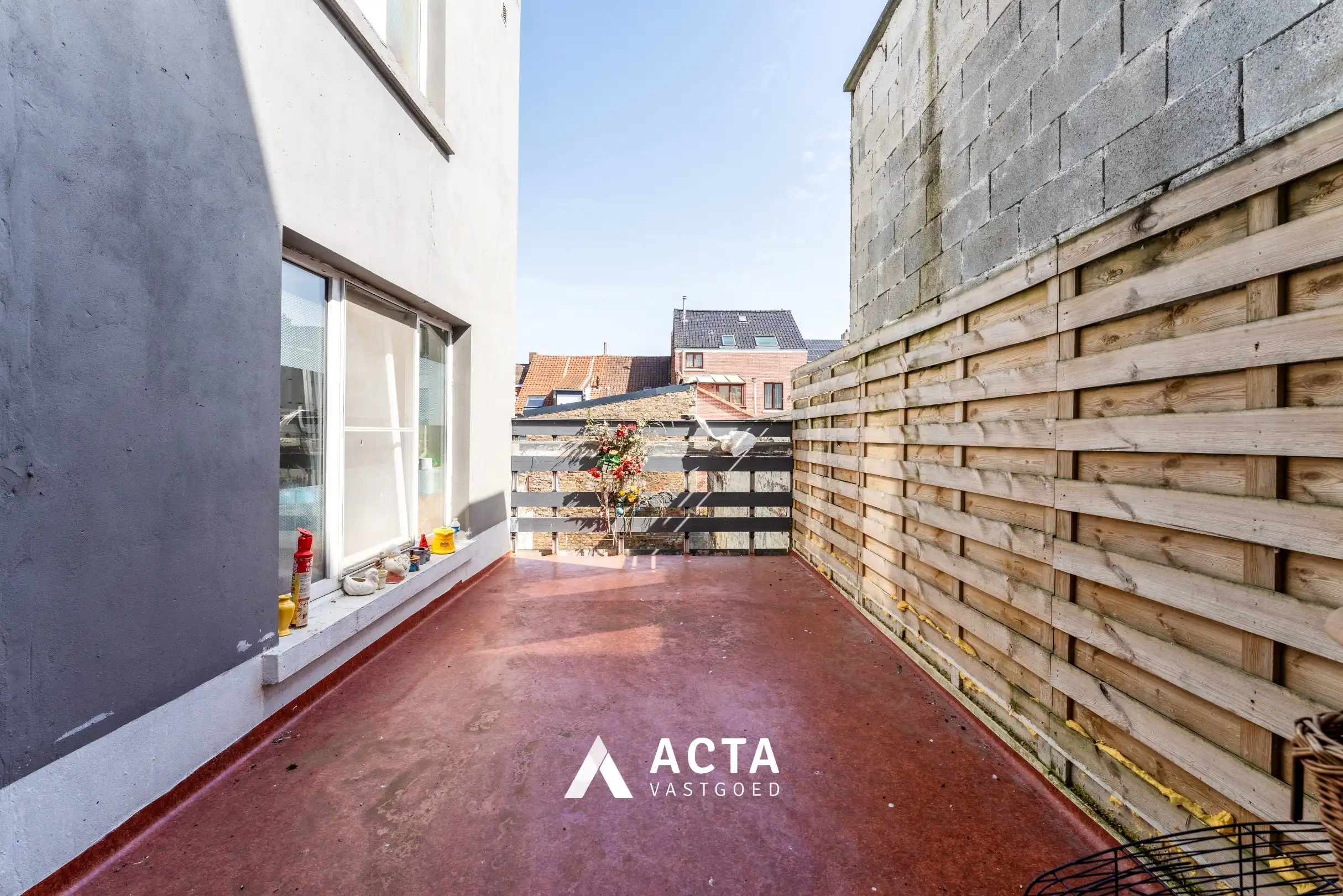 Ruime te renoveren stadswoning met 5 slaapkamers en tuin foto 8