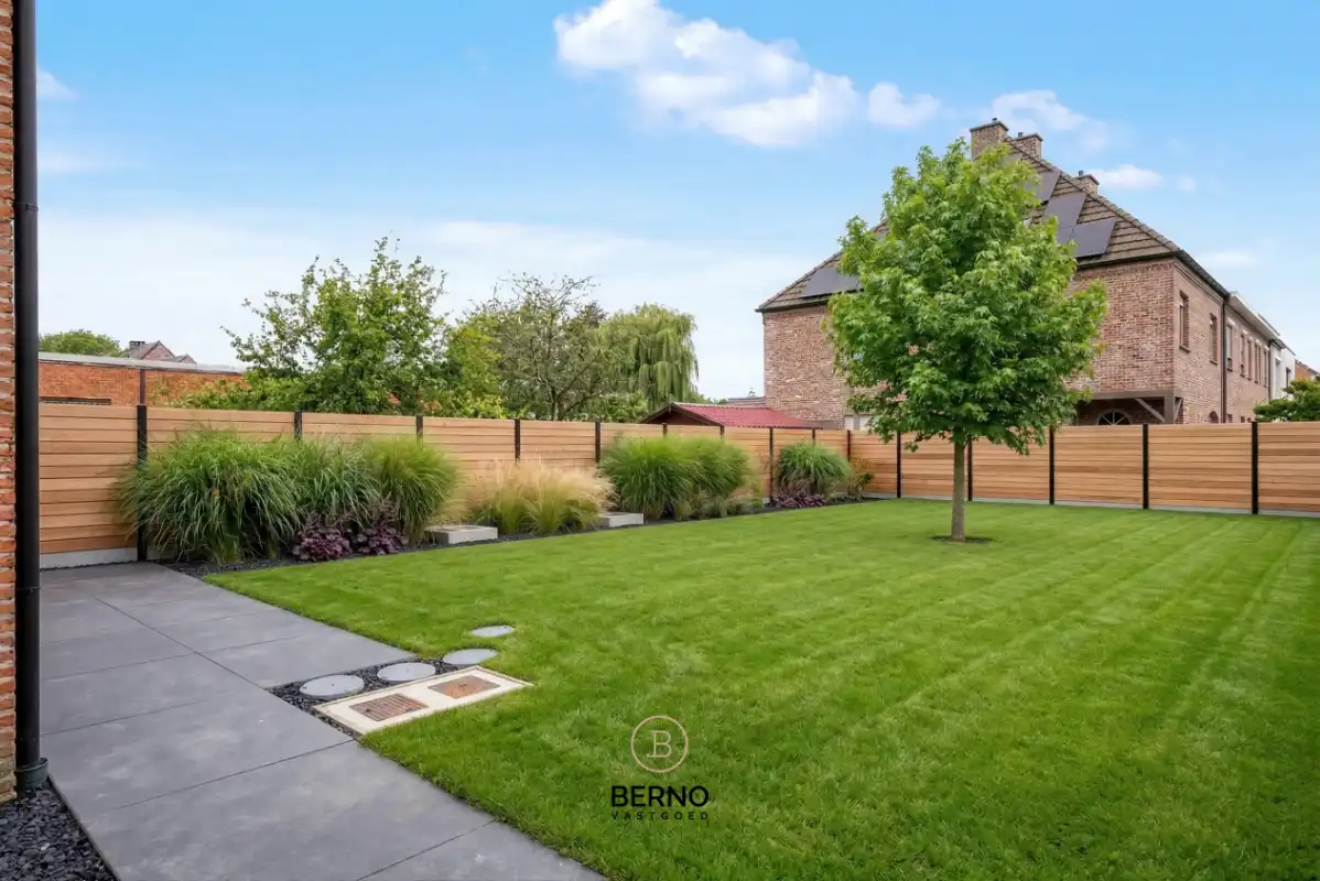 Erg ruime nieuwbouwwoning met leuke tuin foto 2