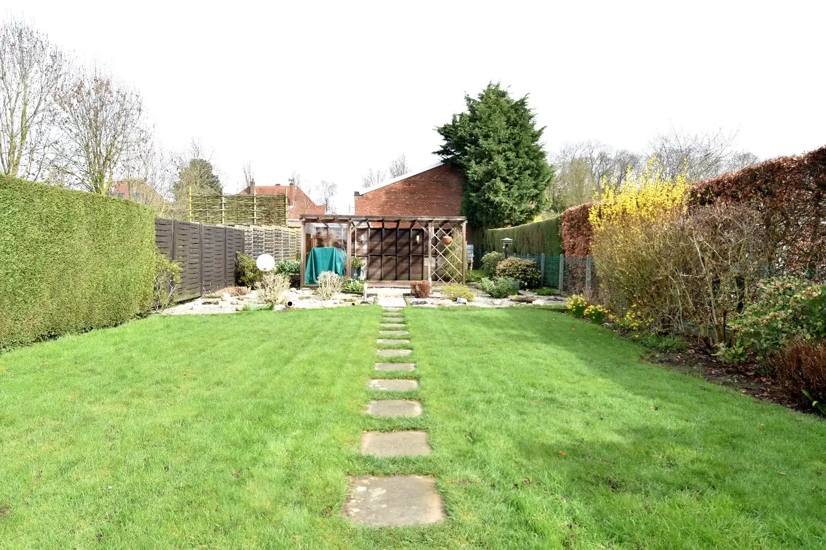 Karaktervolle woning met 3 slaapkamers, garage én tuin op een rustige locatie te koop in Marke foto 17