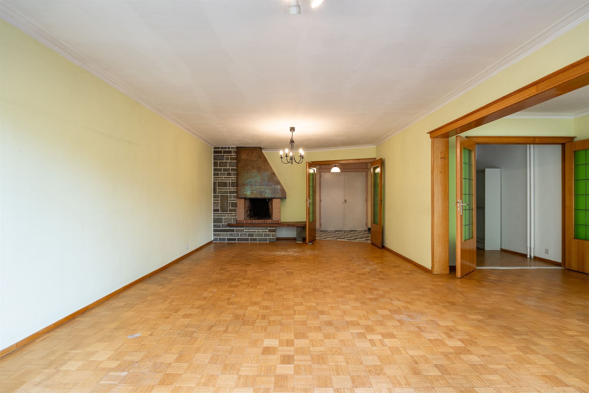 Te renoveren appartement met twee slaapkamers en terras foto 4