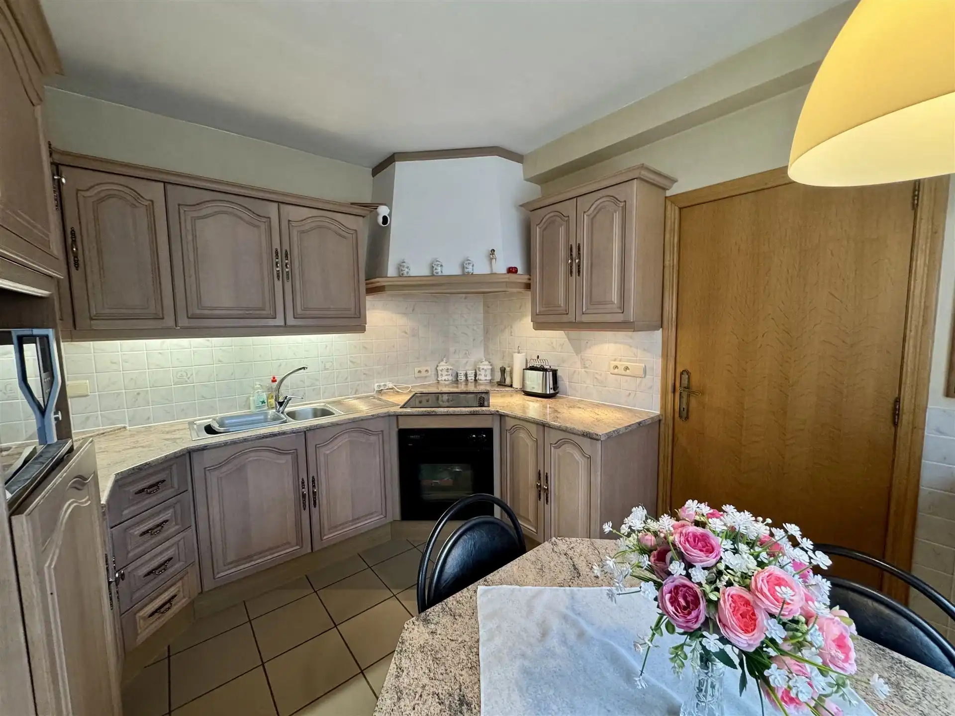 Vrijstaande woning die gebruikt kan worden als twee-woonst foto 4