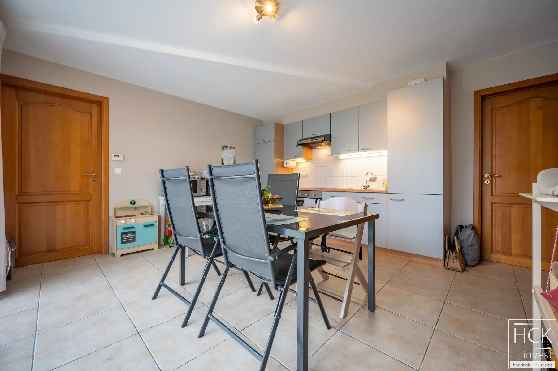 KRUISHOUTEM - Zeer ruime woning met 5 slpk, vlakbij centrum! foto 7