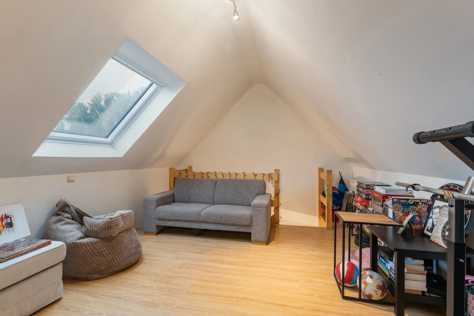 Instapklare woning  met 4 slpk, garage en stadstuin foto 14