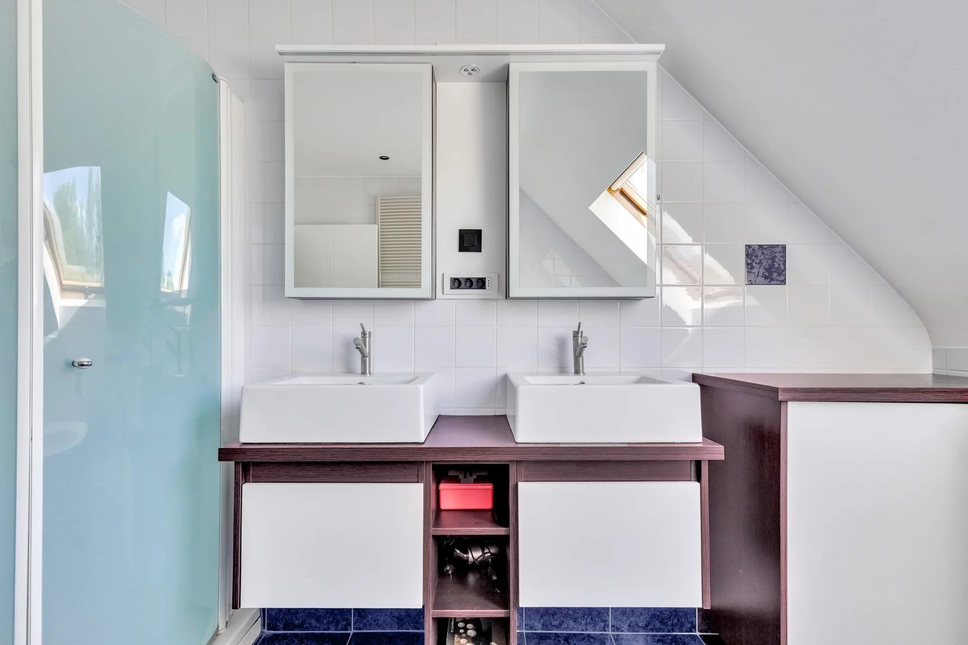 Ruime woning met zwembad op mooi groot perceel foto 31