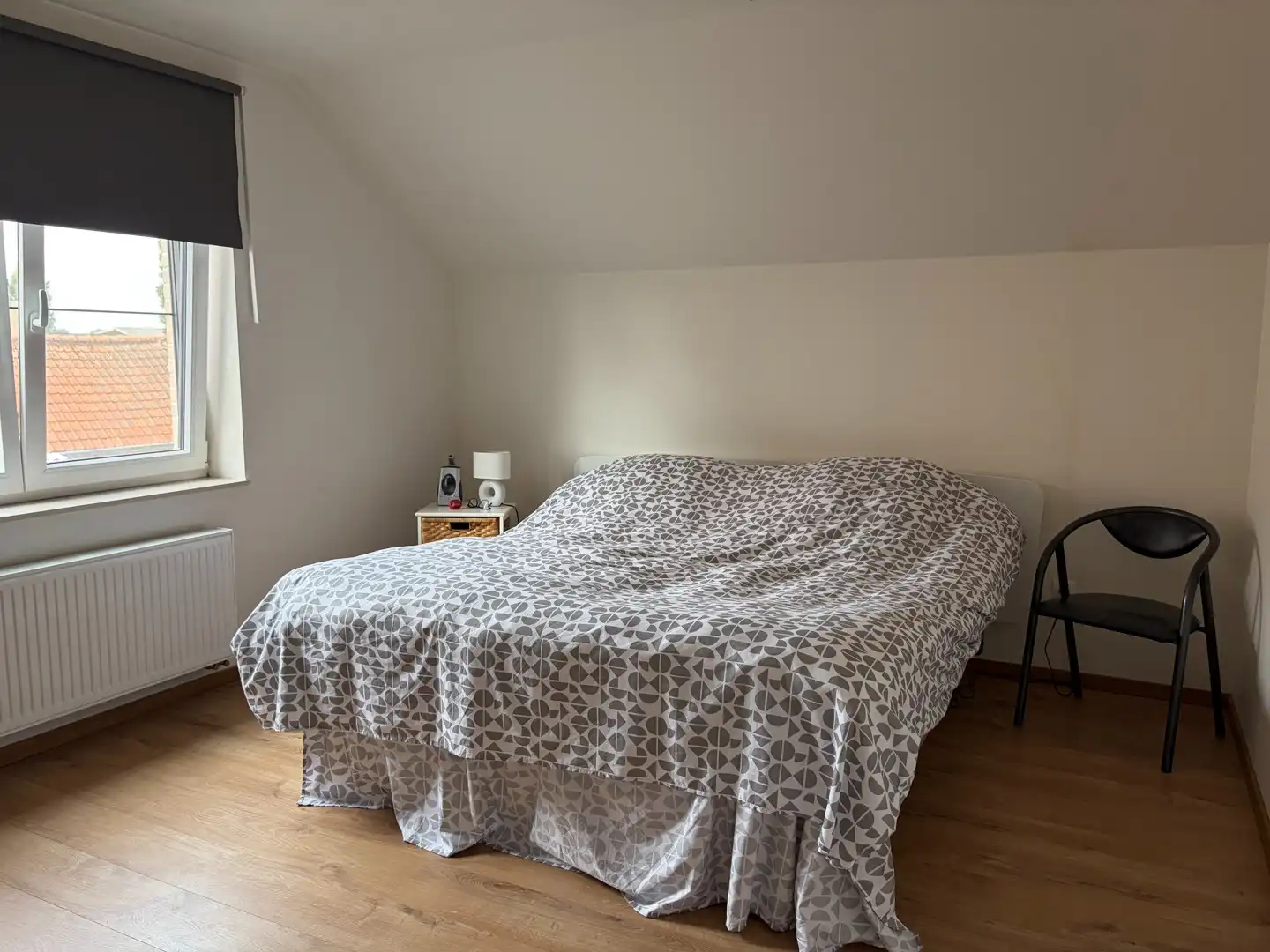 Halfopen woning met 3 slaapkamers, garage en grote tuin. foto 5