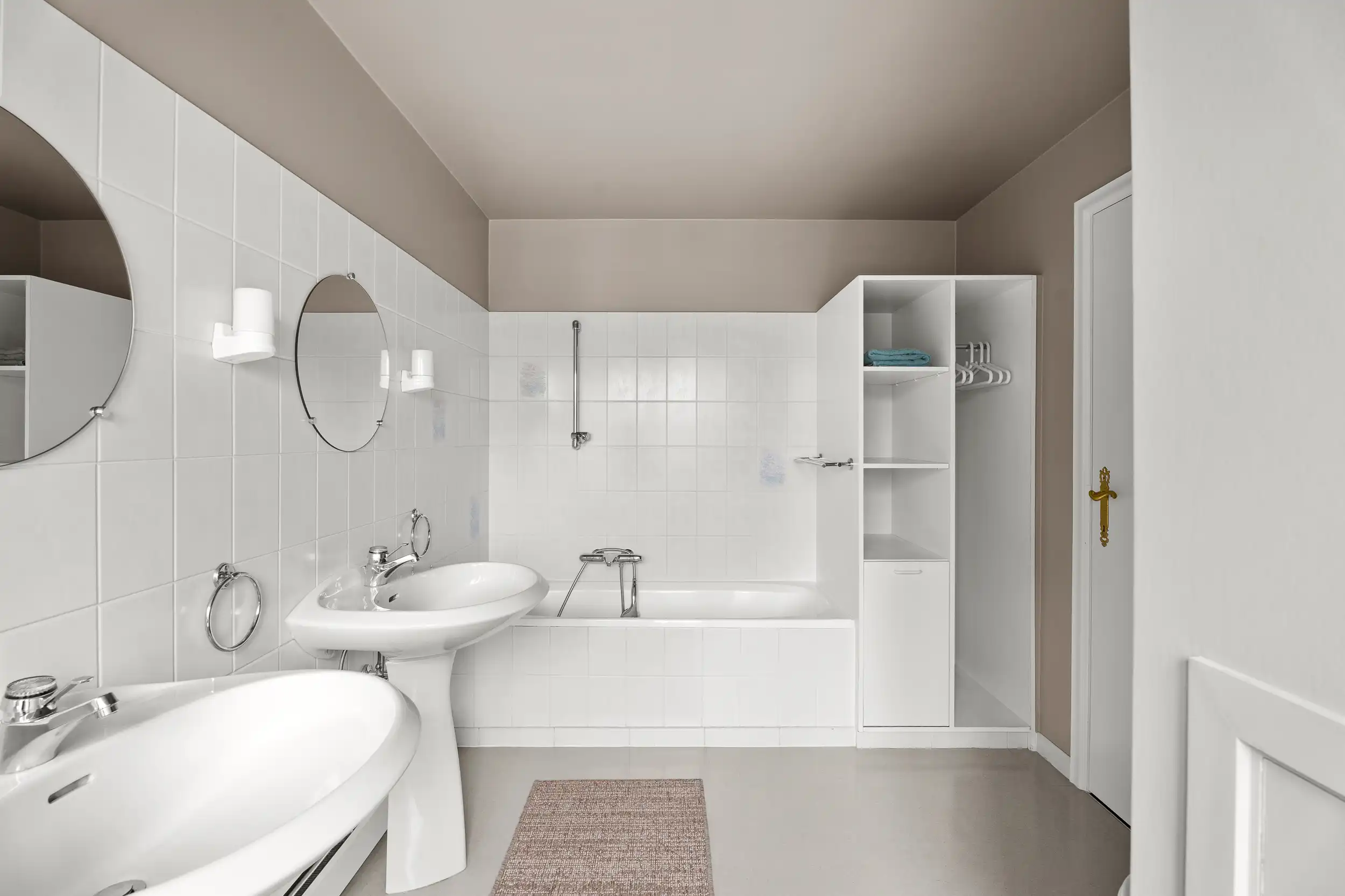 Karaktervolle villa op toplocatie nabij de oude Leiearm foto 16