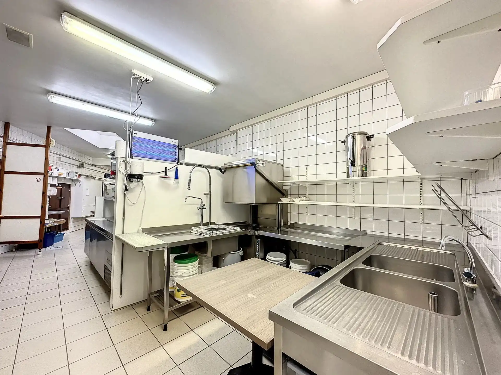 Handelspand (frituur met restaurant en feestzaal) met duplex-appartement met een bewoonbare oppervlakte van 400m² in Mol-Gompel. foto 14