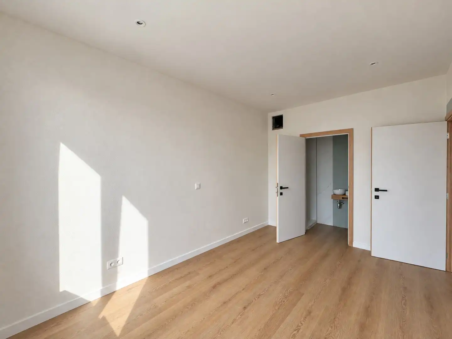 Karaktervolle herenwoning in Belle-Epoquestijl vlakbij zee en strand te Heist. foto 11