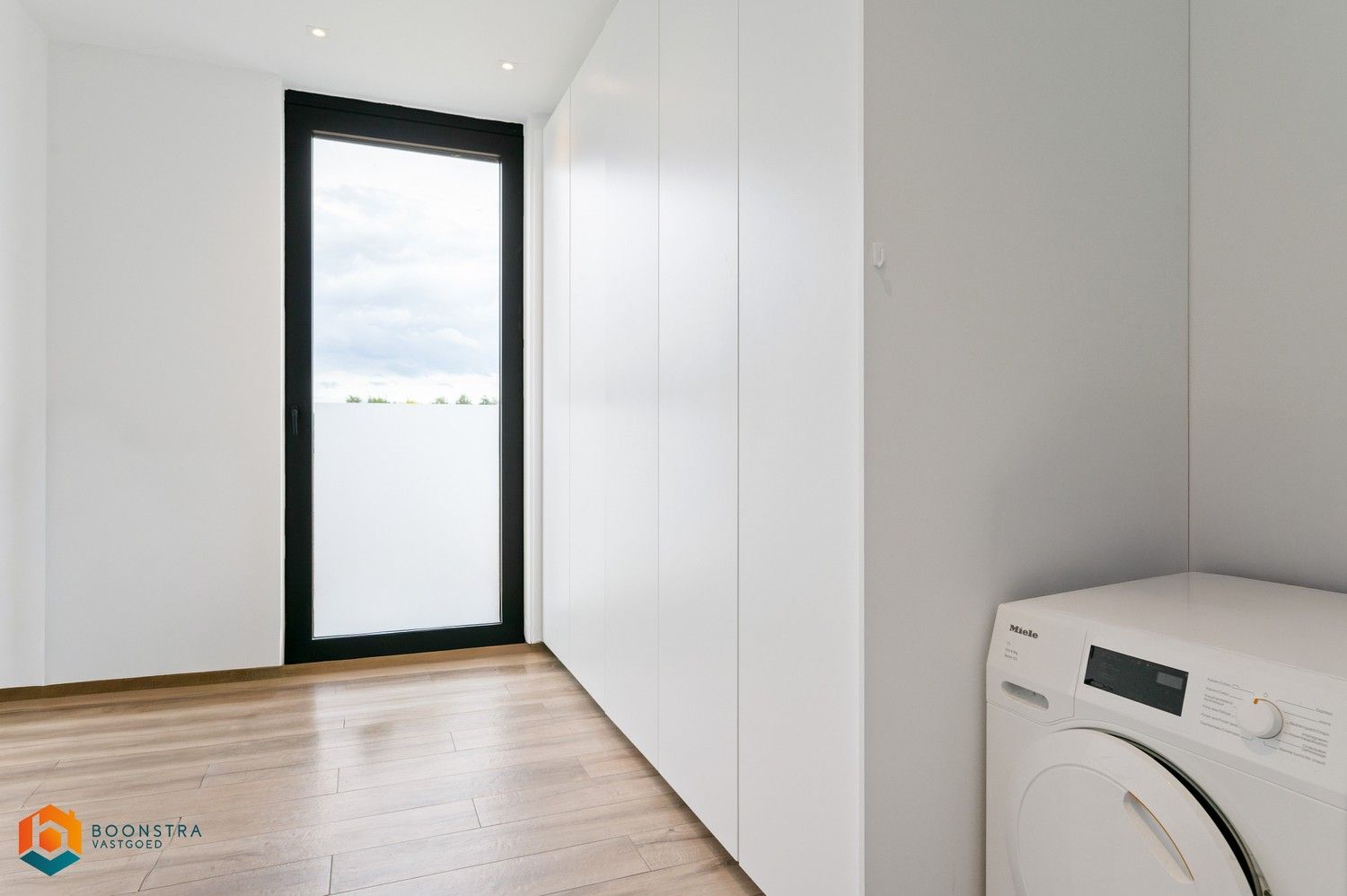 Exclusieve moderne villa met handelsruimte te Schriek foto 26