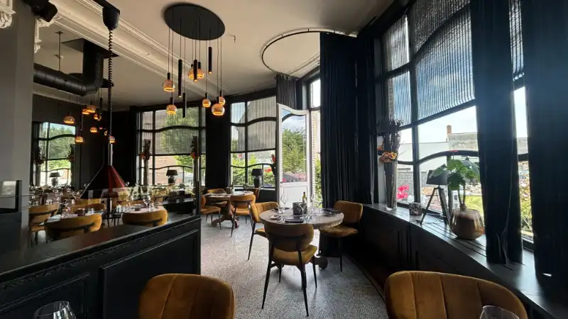 Overname gekend grillrestaurant met afzonderlijke bar en ruim terras in Brugge foto 2