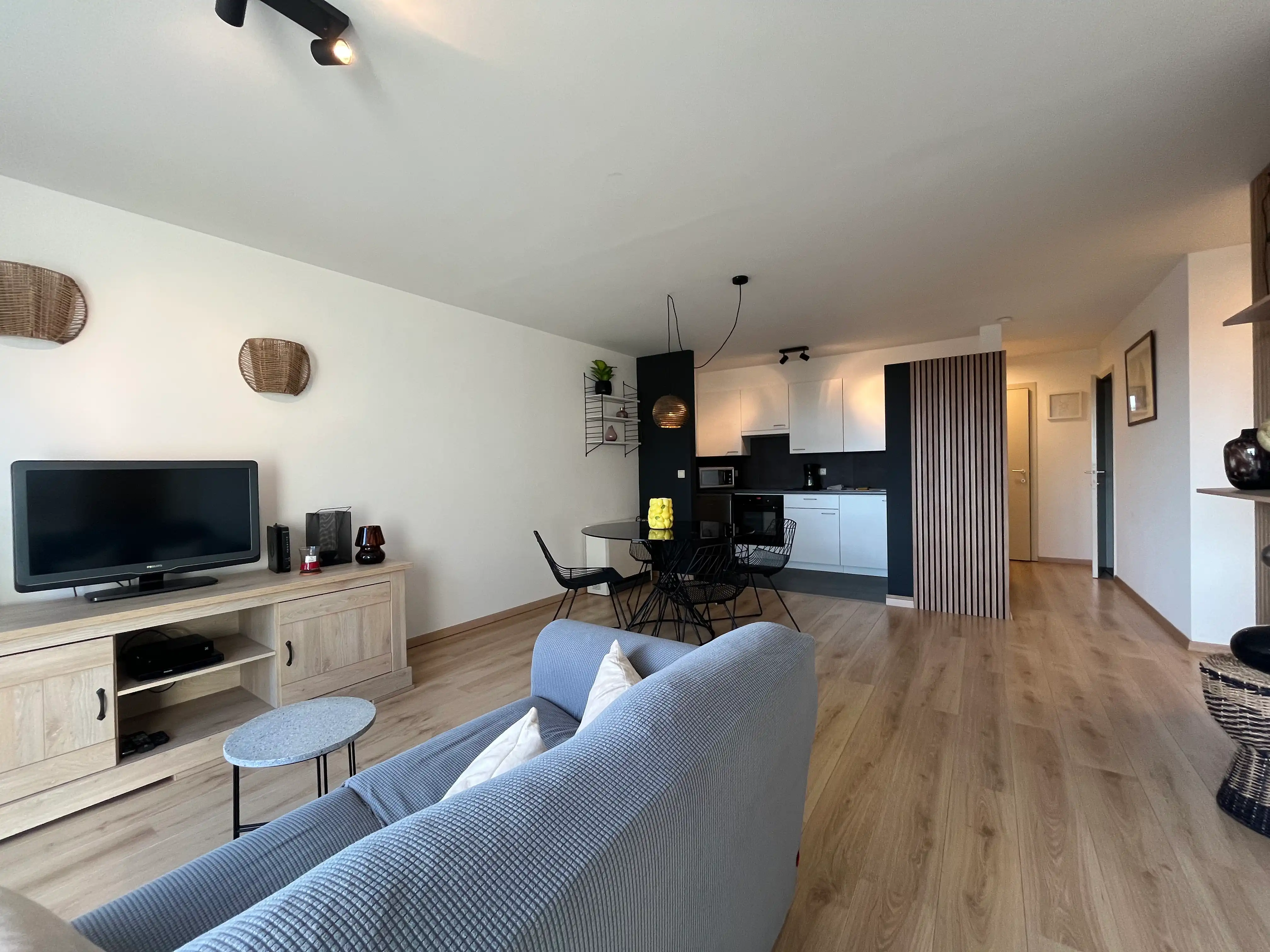 Gemeubeld appartement met terras en 1 slaapkamer in de Tijdokstraat foto 3