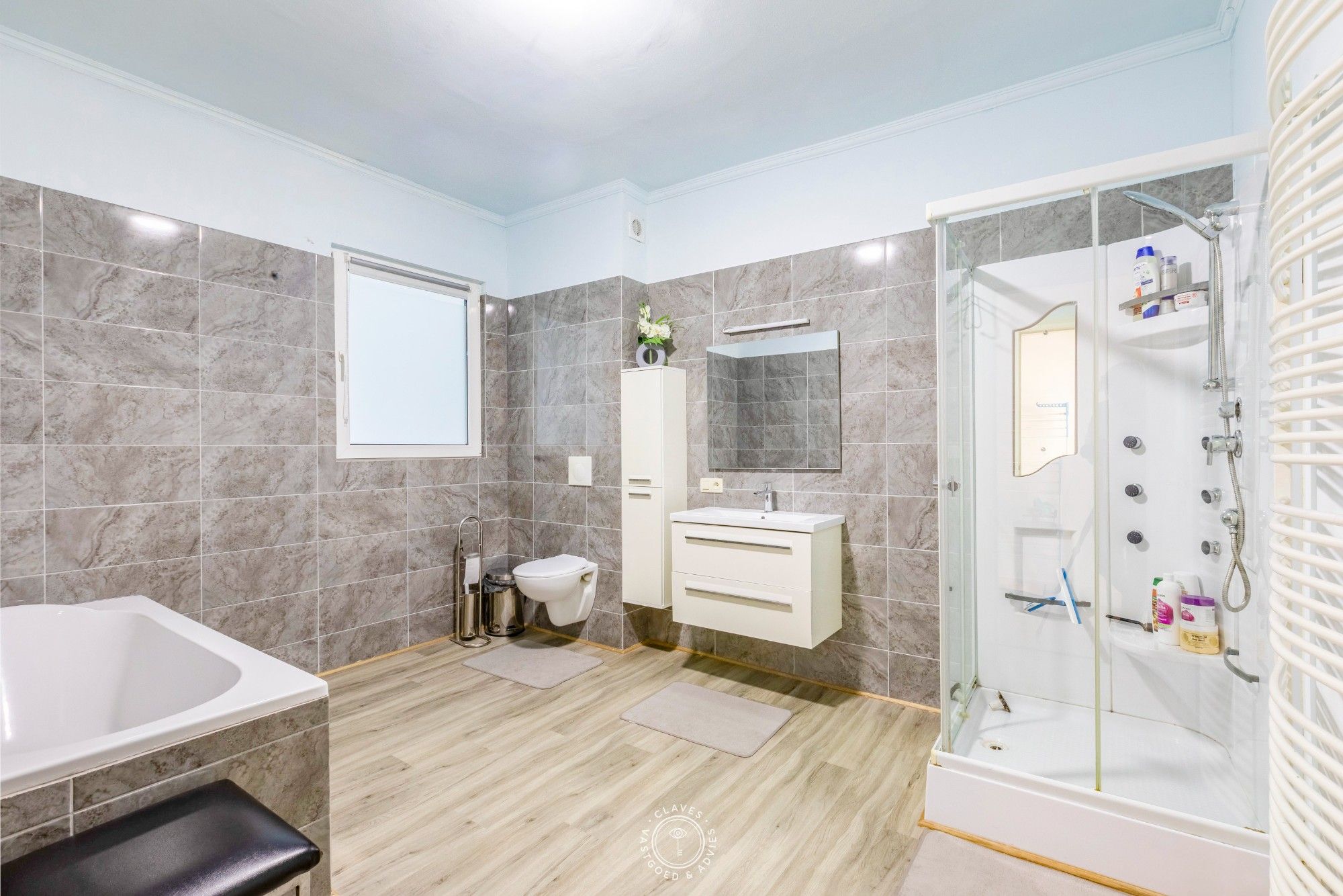 Instapklare rijwoning met vier slaapkamers en zonnige tuin foto 14