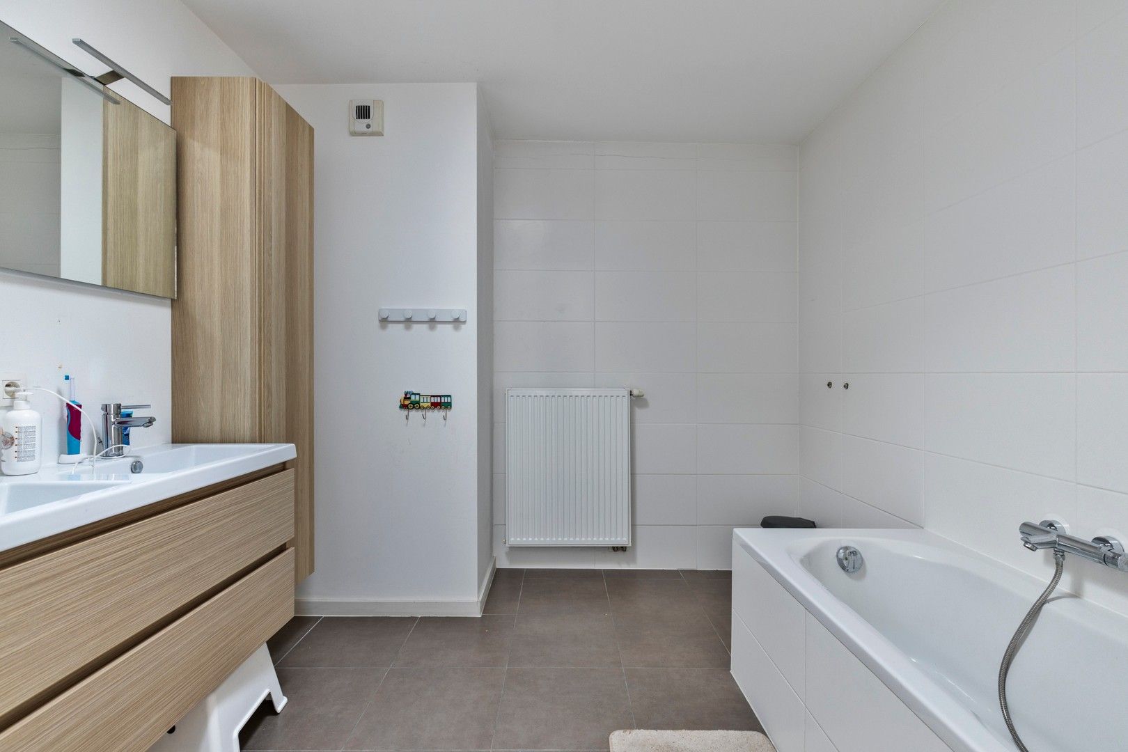 MODERNE, RUIME EN ENERGIEZUINIGE GEZINSWONING MET TUIN, GARAGE, 3 TERRASSEN EN 4 SLPKS OP TOPLOCATIE IN GENT foto 22