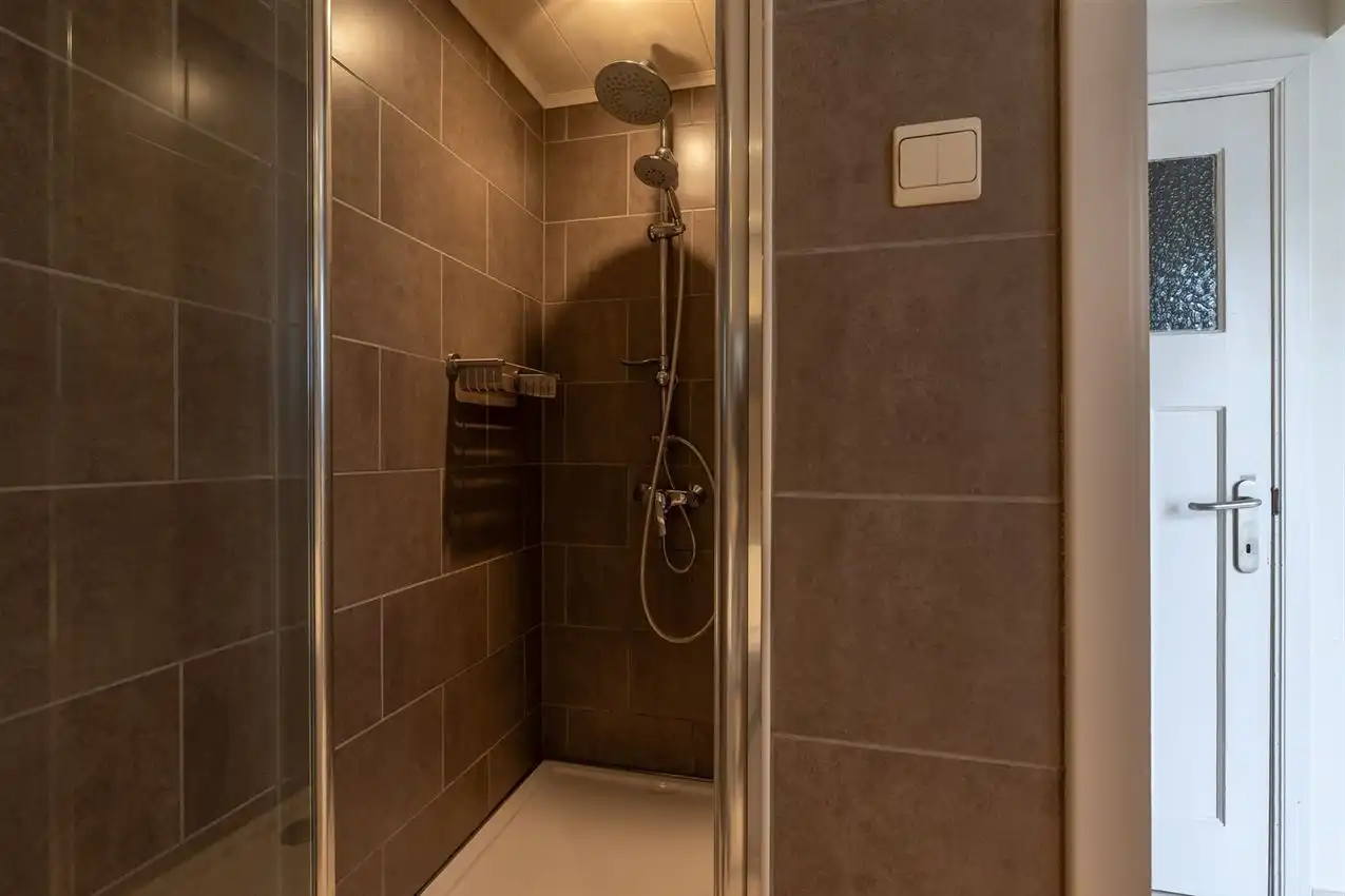 Stadswoning met drie slpk en tuintje op gunstige locatie foto 40