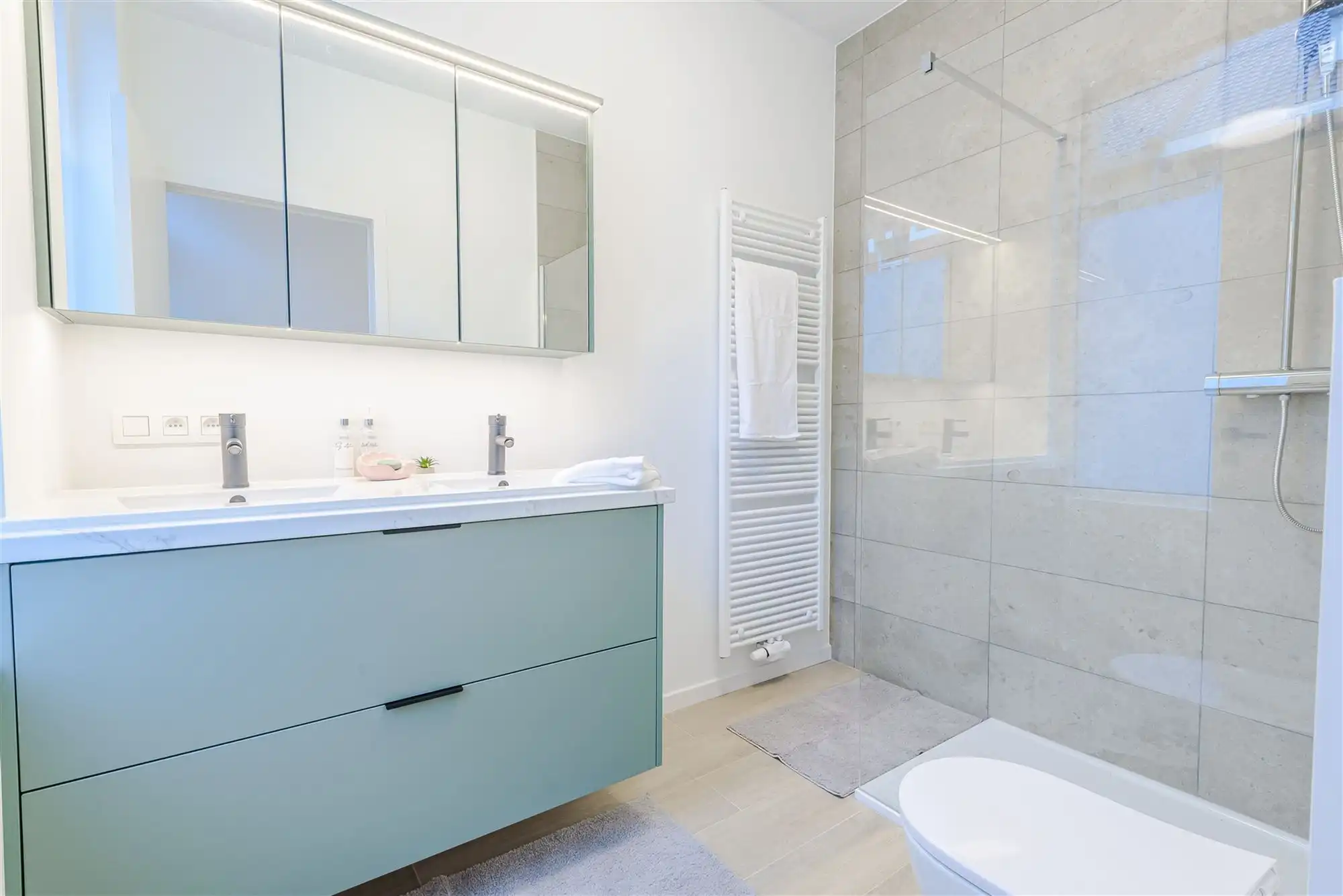 uniek gerenoveerde stadswoning met 4 slks en tuin foto 13