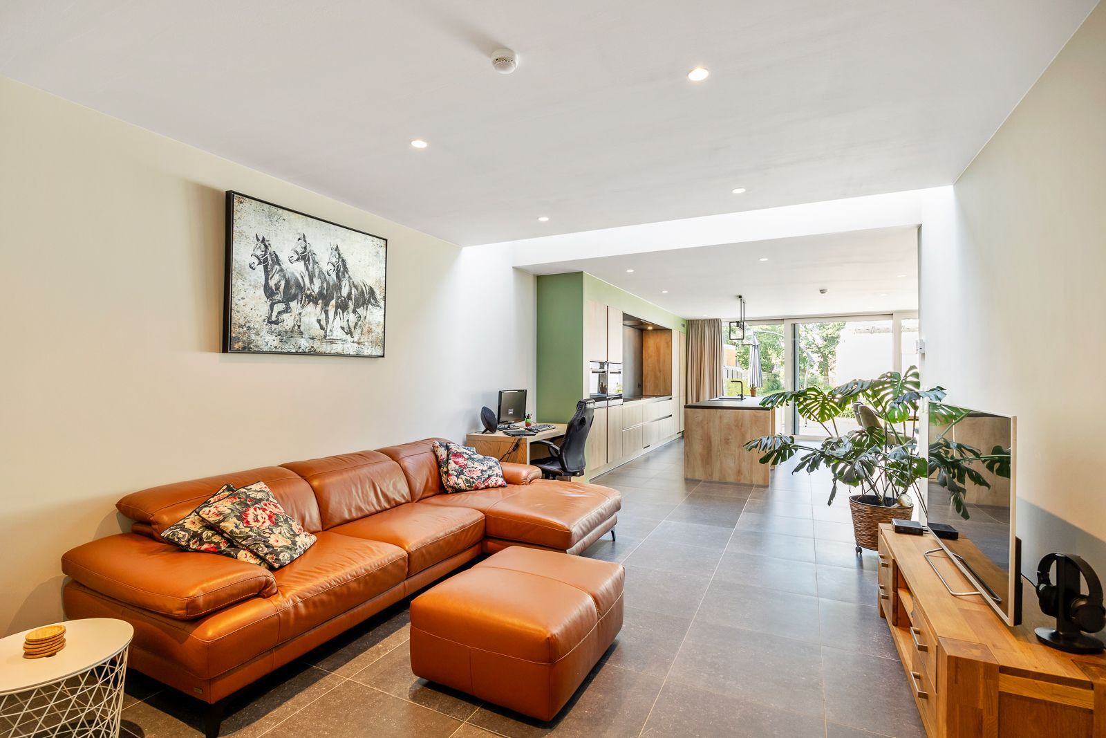 Instapklare woning met karakter, licht en ruimte in Hoevenen ! foto 3