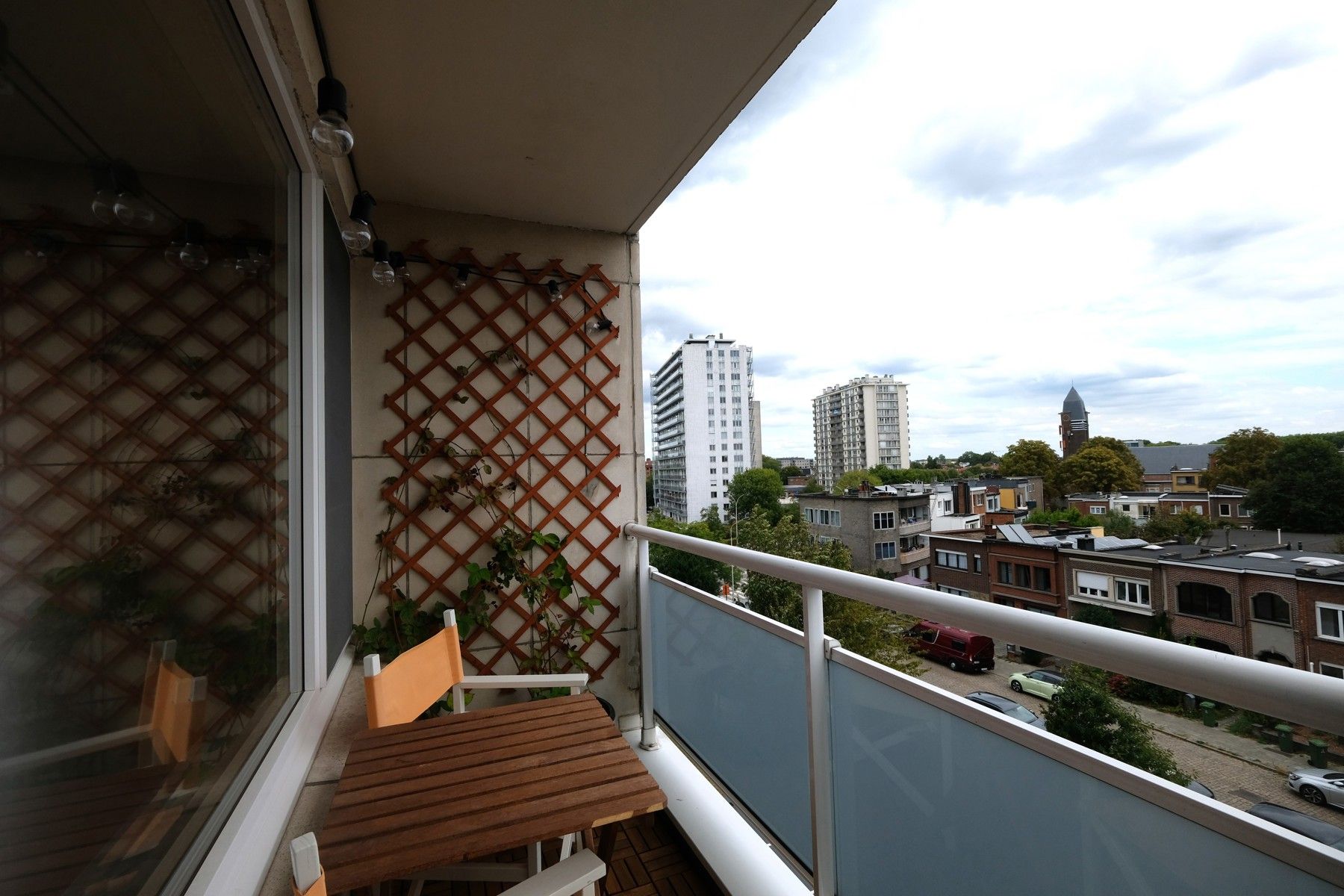 Hip en lichtrijk appartement in Berchem foto 6