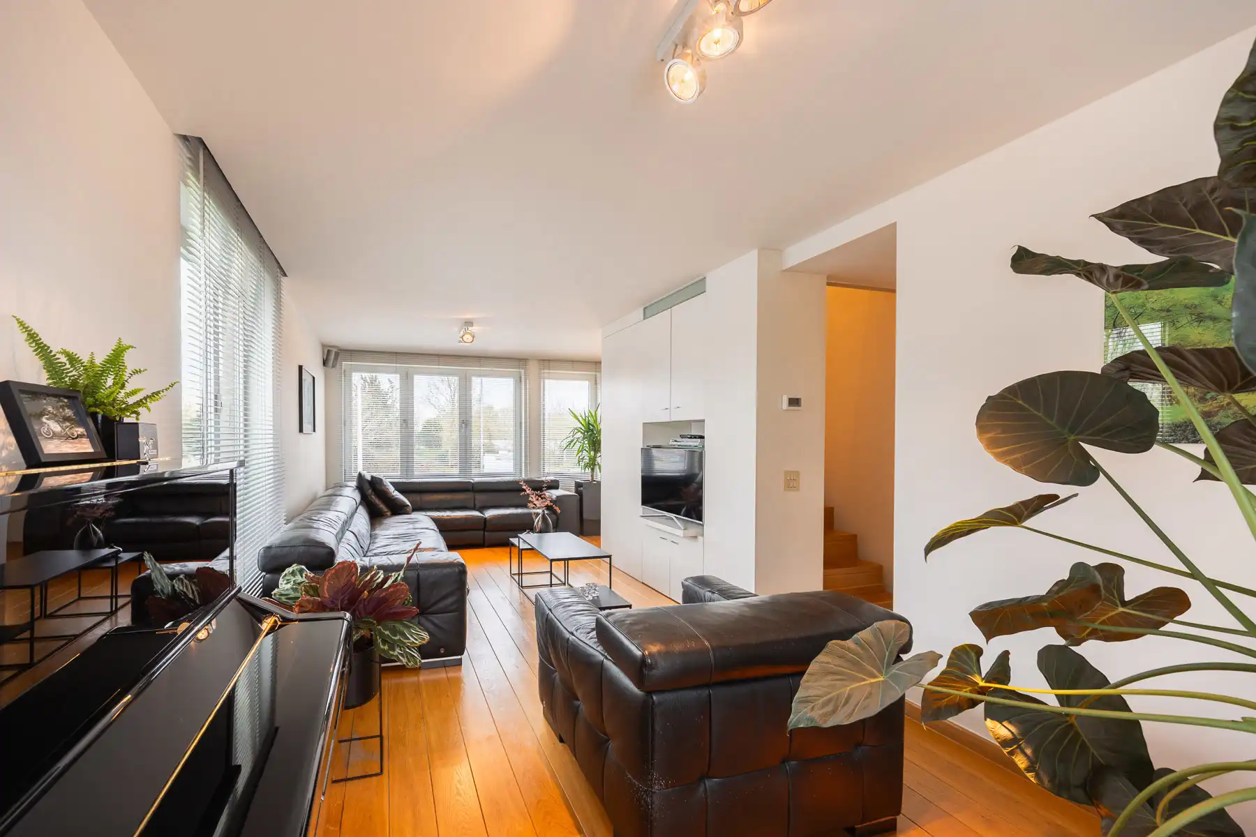 Ruime woning op centrale ligging met topafwerking foto 8