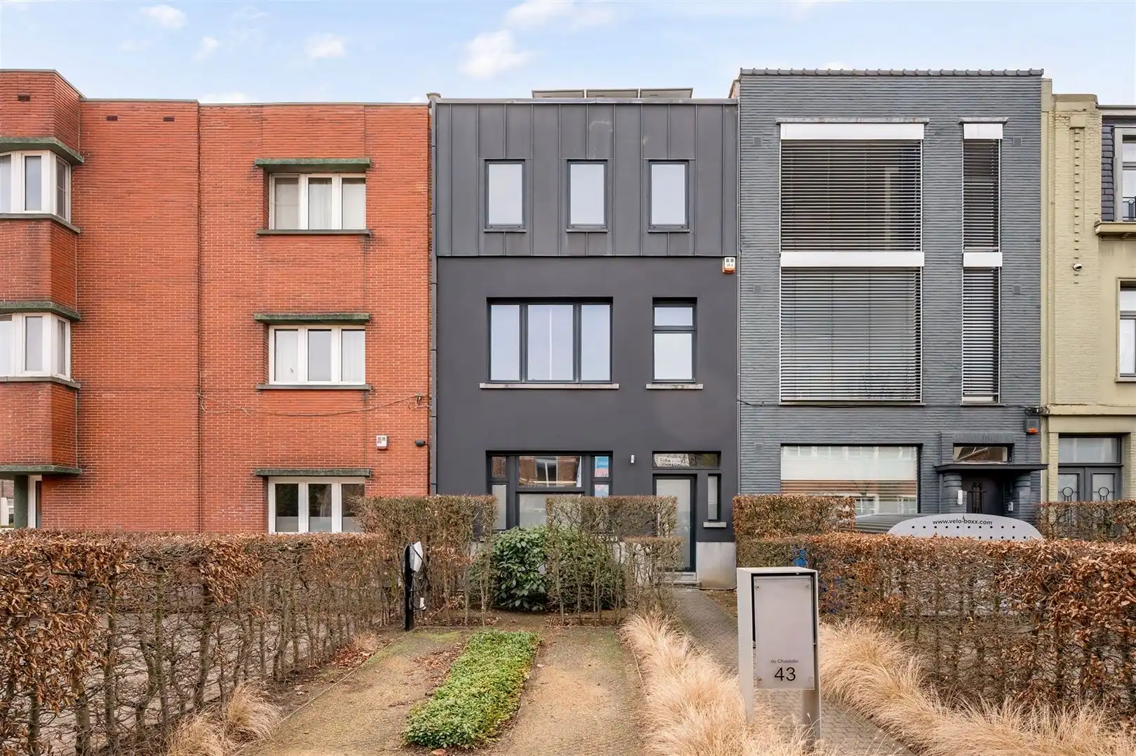 Uitzonderlijk herenhuis volledig gerenoveerd foto {{pictureIndex}}