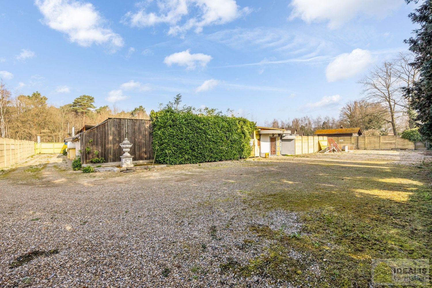 IDEALIS VASTGOED - TE RENOVEREN/AF TE BREKEN HANDELSPAND GELEGEN OP EEN RUIM PERCEEL VAN 12A 23CA! Dit te renoveren/af te breken handelspand omvat maar liefst +-350m² netto oppervlakte op een perceel van 12a23ca. Een unieke kans voor kandidaten op zoek naar een renovatieproject/grond op een hele fijne locatie dicht bij de centra van Oudsbergen, Bree en Peer! foto 9