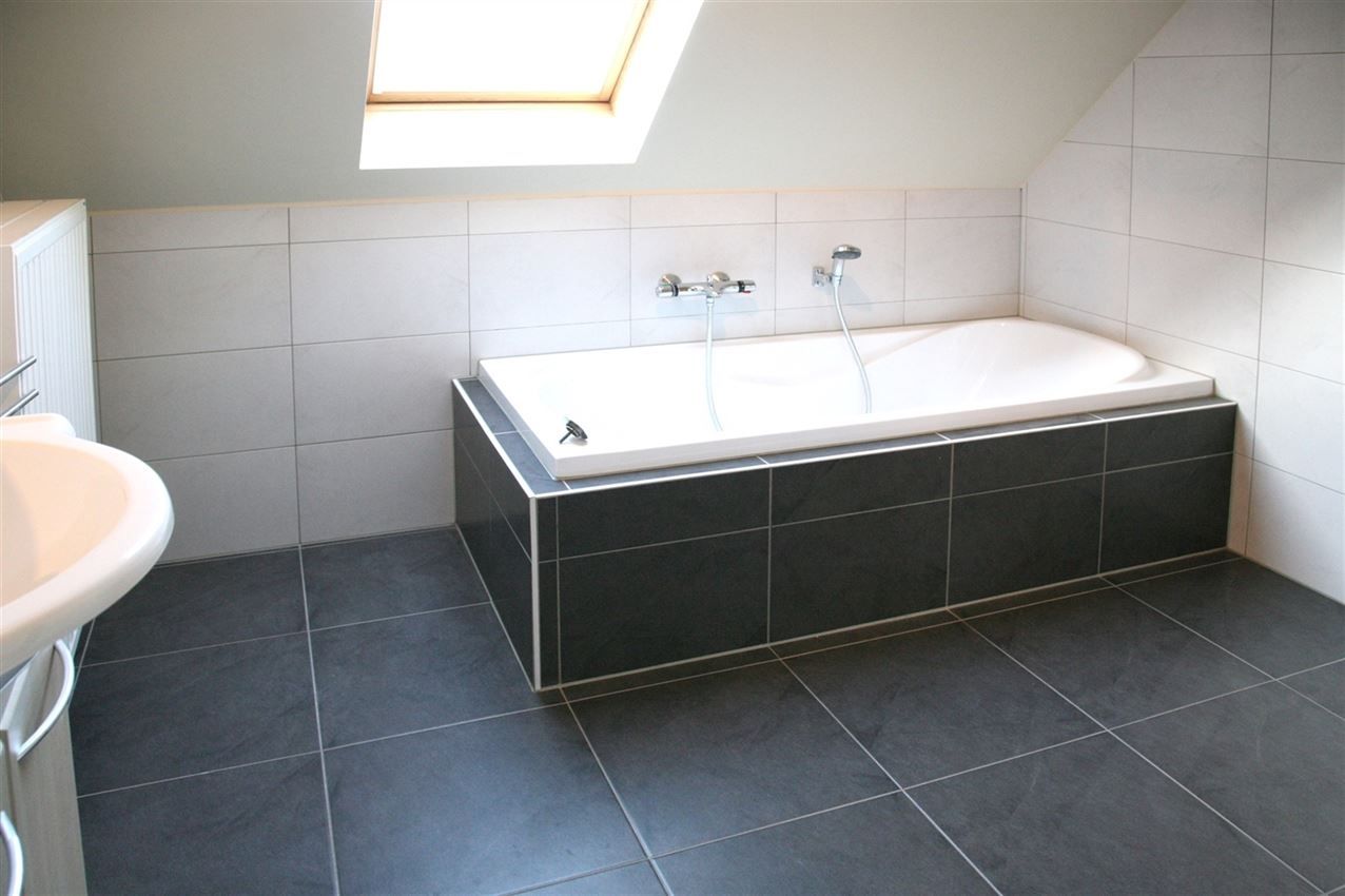 Duplex met 2 slpk., groot terras en twee autostplts  foto 18