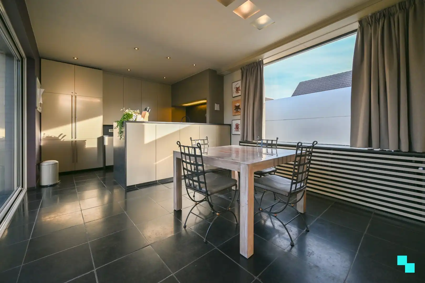 Karaktervolle woning met handelsruimte nabij het centrum van Izegem foto 14