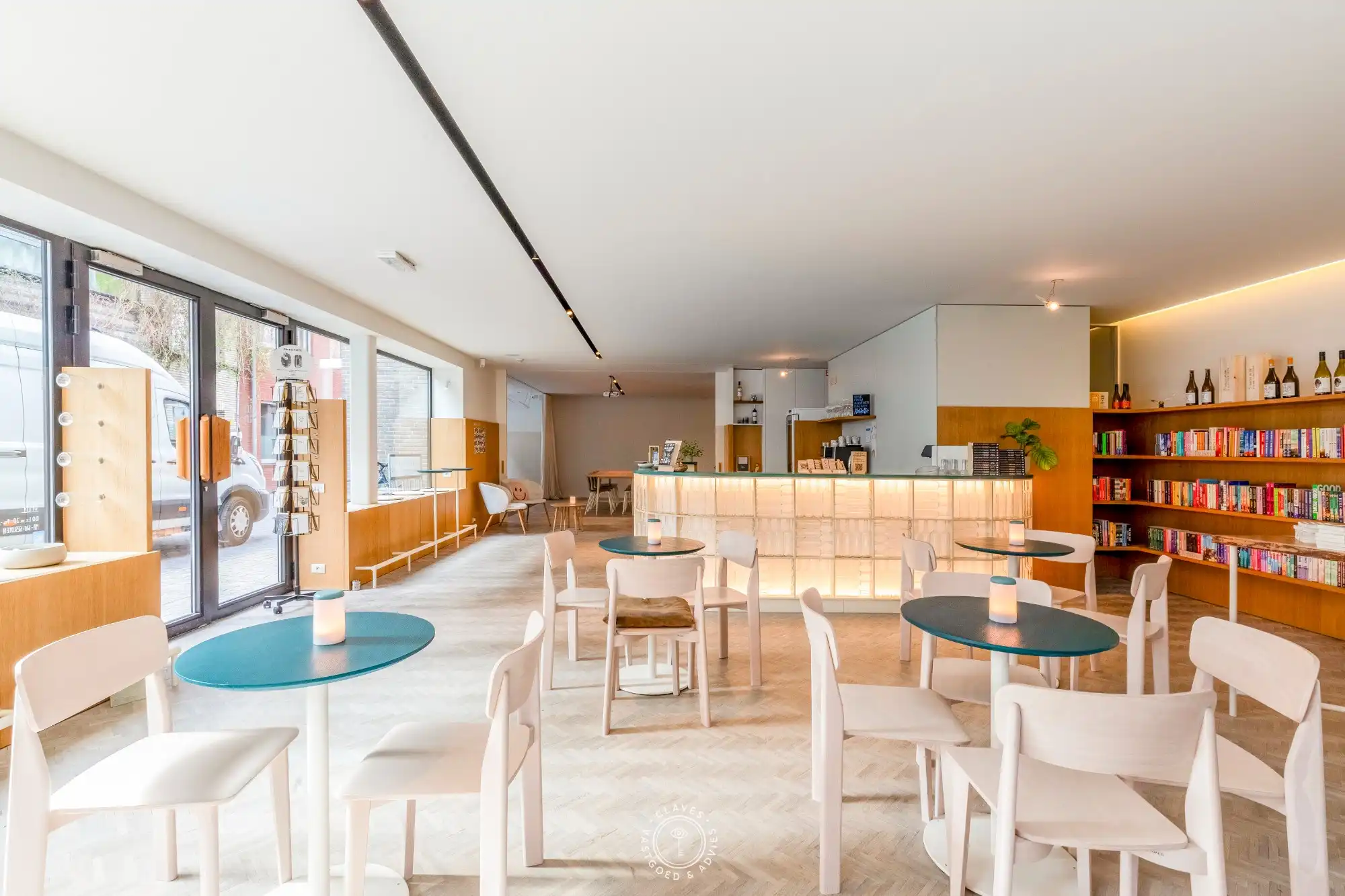 Veelzijdig en instapklaar handelspand met veel potentieel op een topligging foto 3