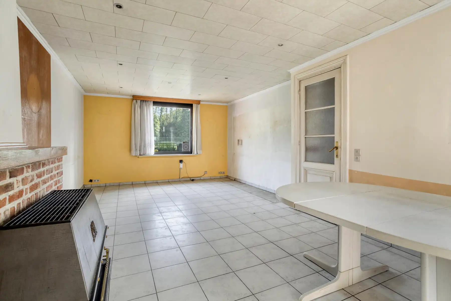 Te renoveren woning met ruime tuin aan Fort II Wommelgem. foto 3