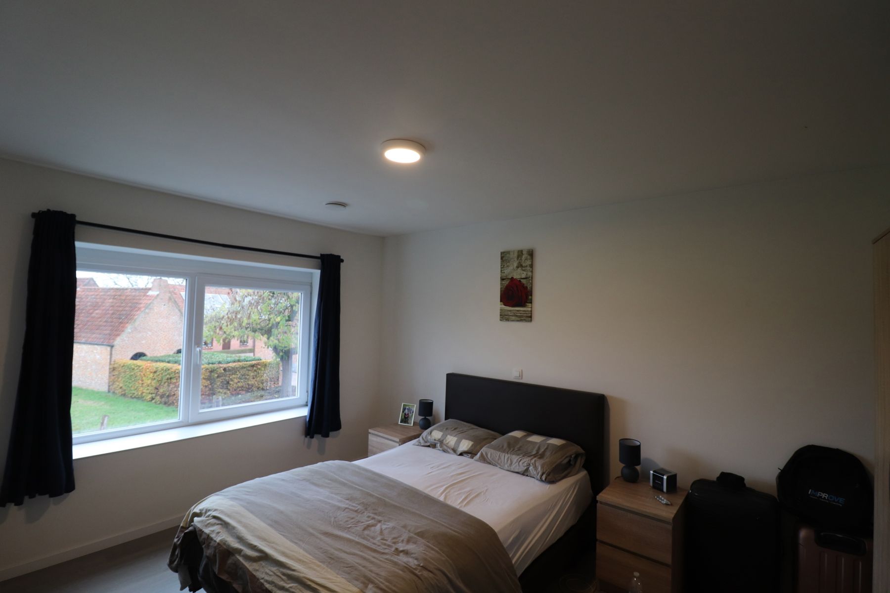 Gerenoveerd duplex-appartement met 3 slaapkamers, terras en autostaanplaats met fietsenberging. foto 9