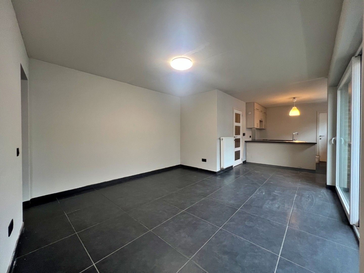 2-slaapkamer appartement met 2 overdekte staanplaatsen foto 4