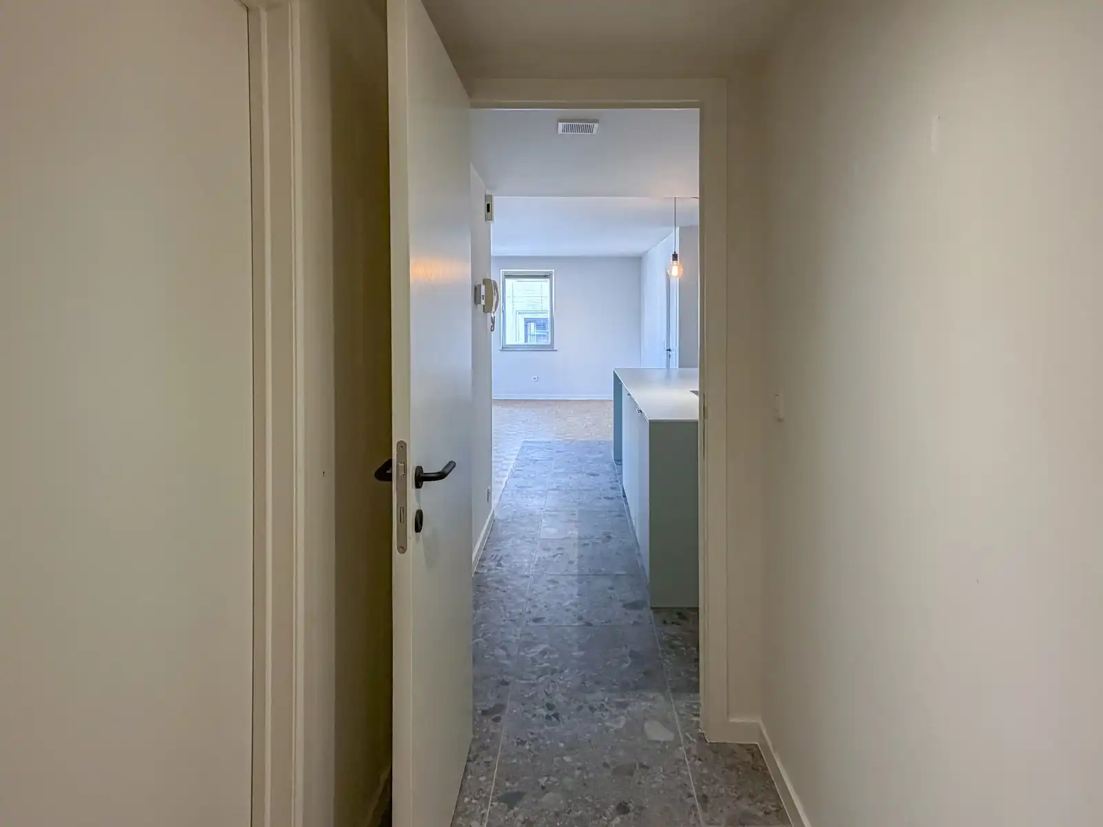 Gerenoveerd 2-slaapkamerappartement met uitzicht op Sint-Baafskathedraal foto 17
