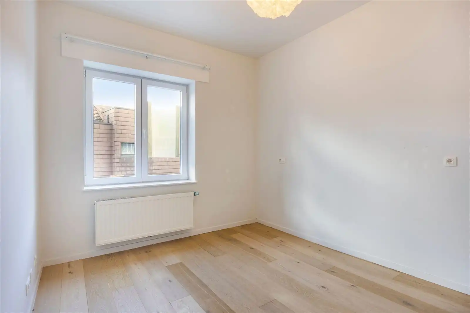 Gerenoveerde woning met 4 slaapkamers en tuin foto 12