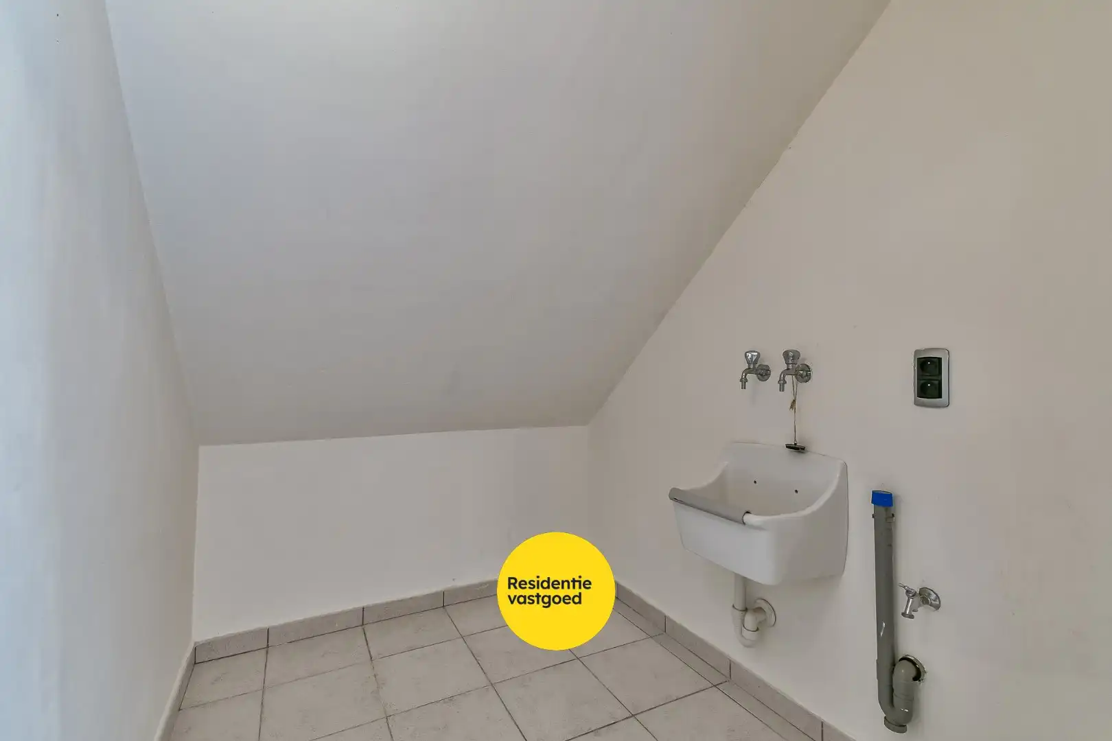 Zonnig appartement met terras in centrum van Oudenburg! foto 8