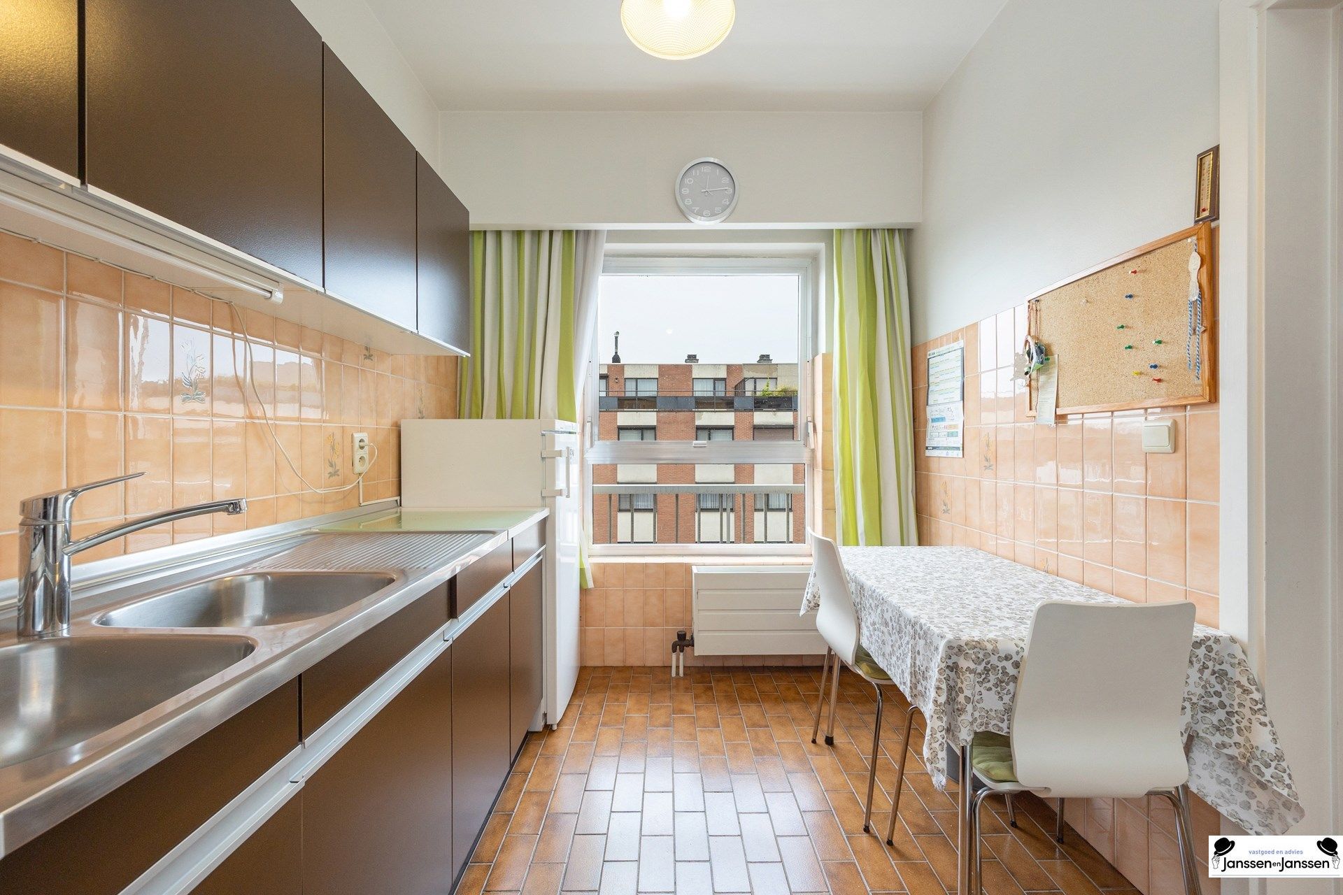 Zeer goed onderhouden appartement met dubbele garage op toplocatie in Schoten! foto 6