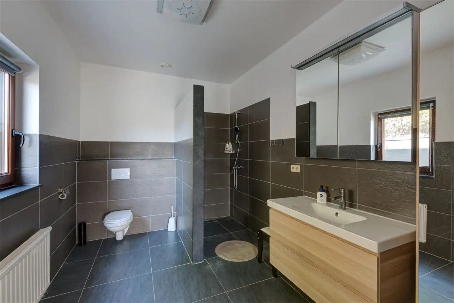 UNIEKE VILLA MET 6 SLAAPKAMERS EN 3 BADKAMERS IN VELDWEZELT foto 12